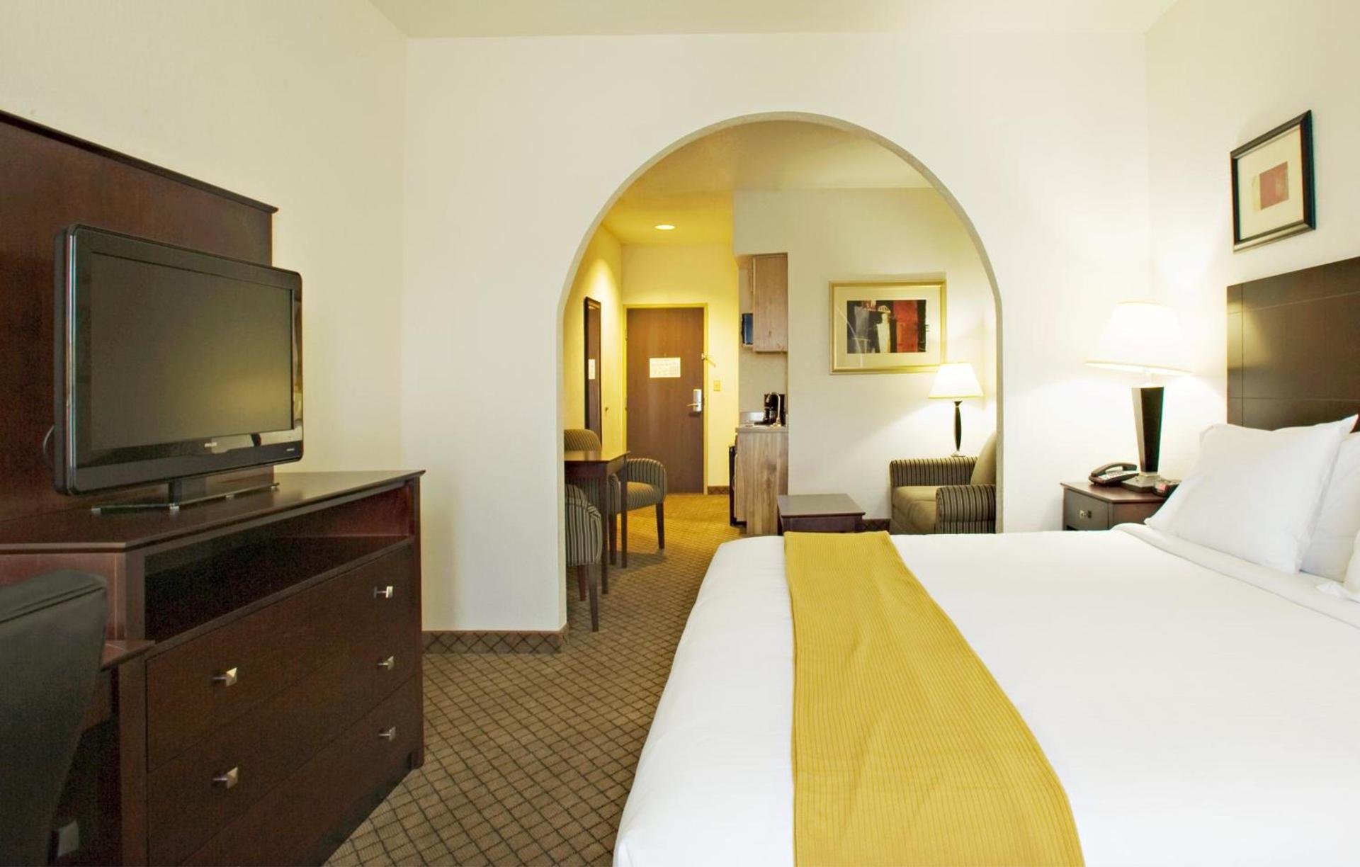 Holiday Inn Express & Suites Childress by IHG photo 33