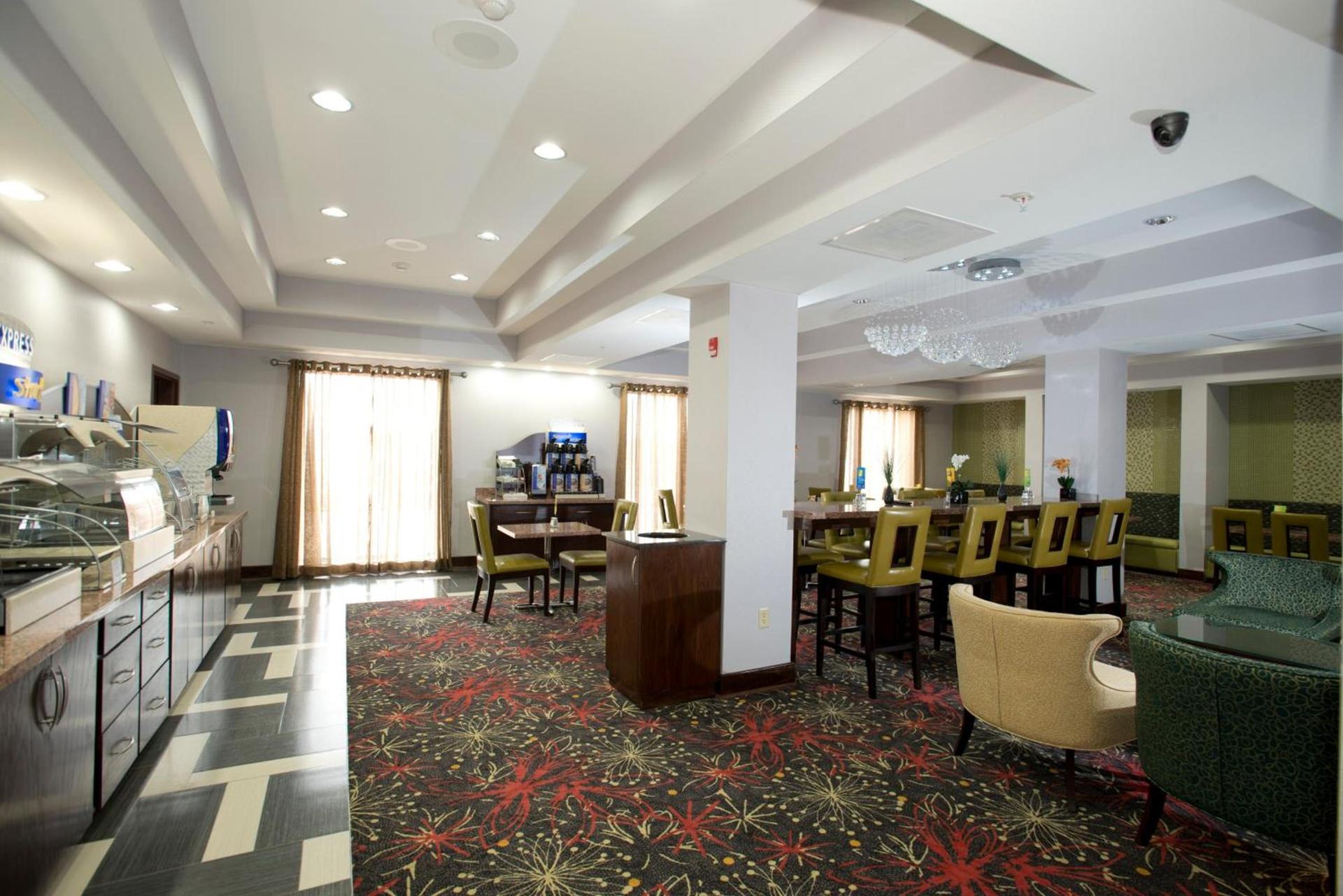 Holiday Inn Express & Suites Morrilton by IHG photo 3