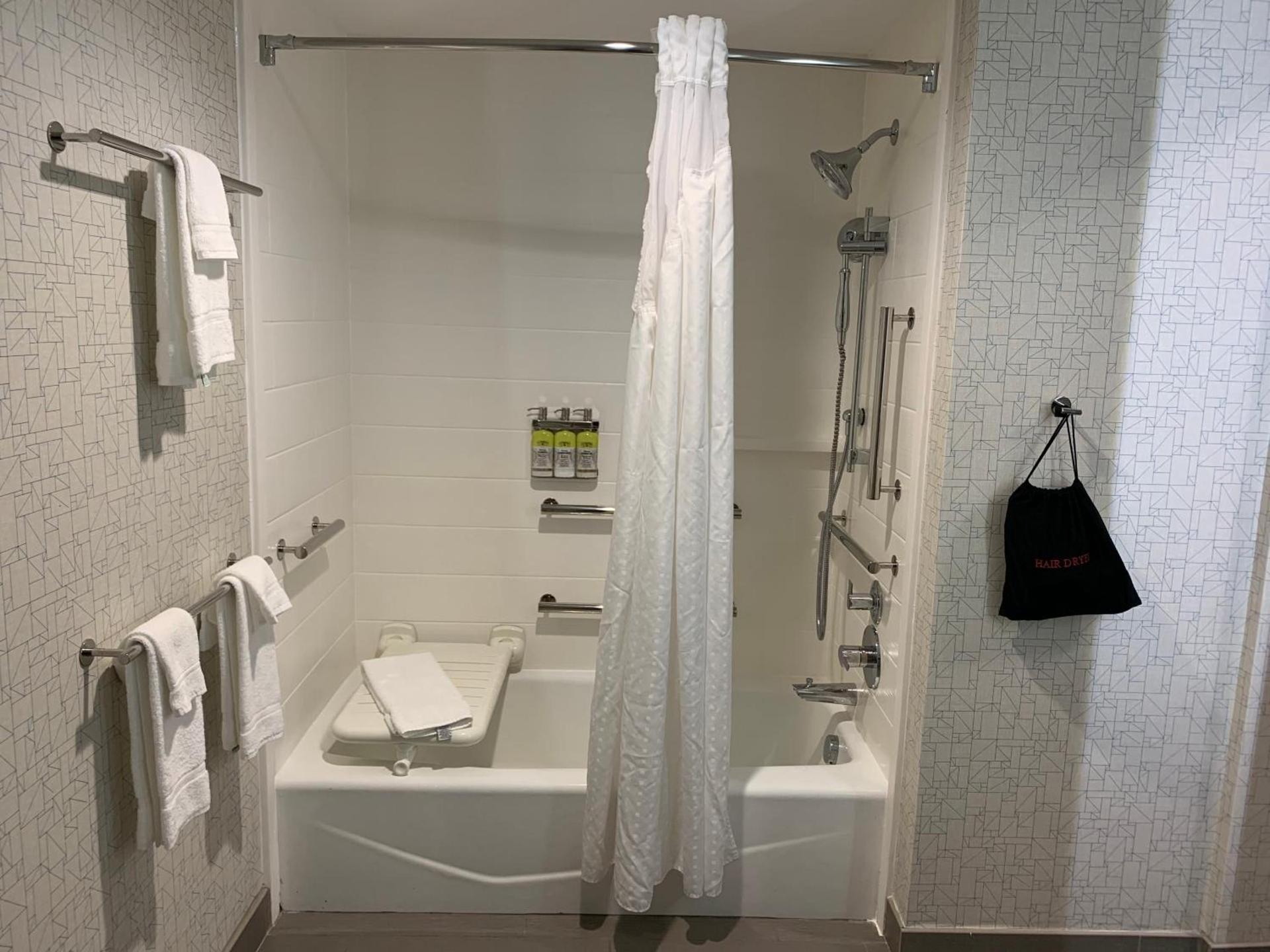 Holiday Inn Express & Suites Moore by IHG photo 57