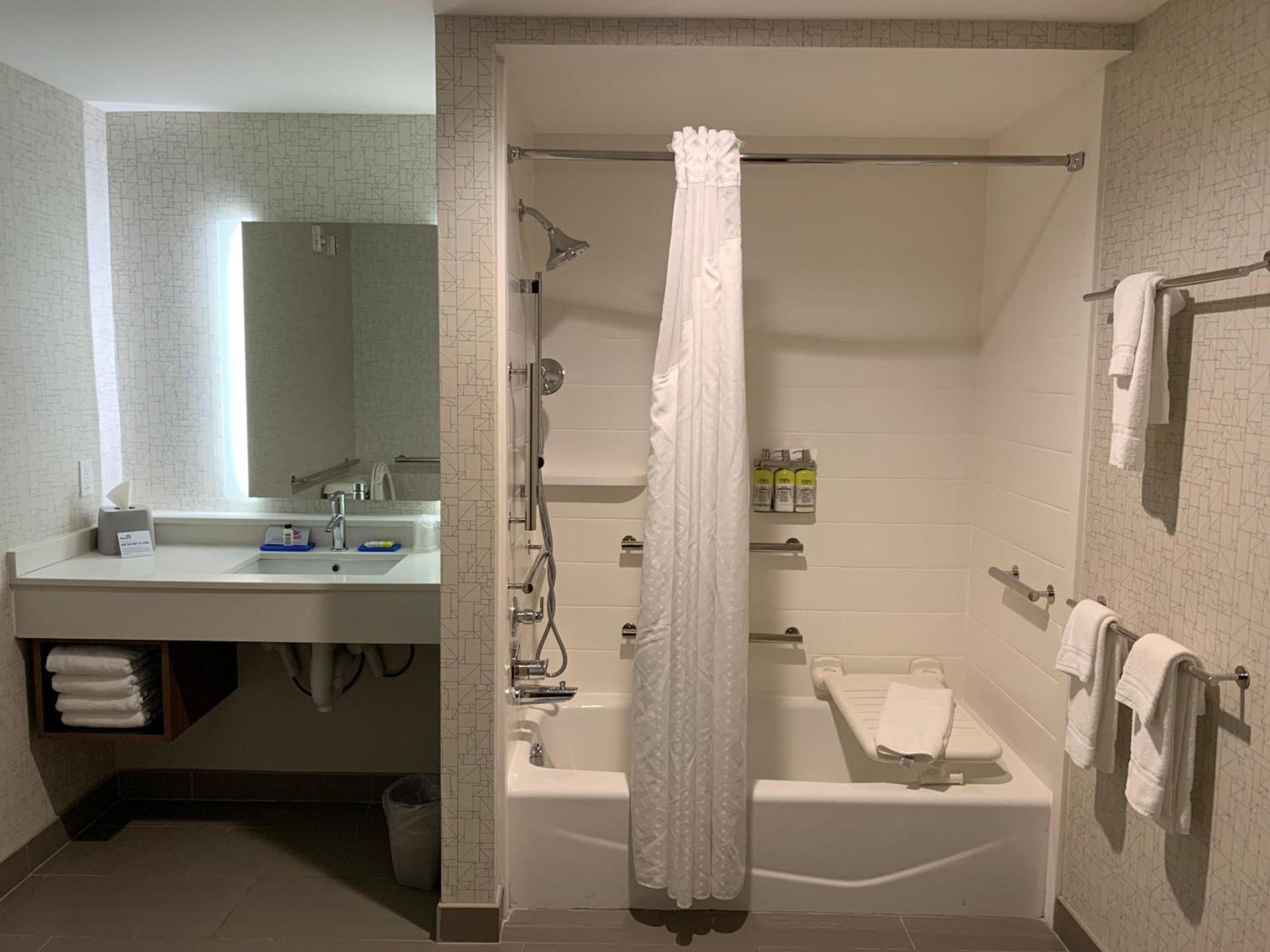 Holiday Inn Express & Suites Moore by IHG photo 67