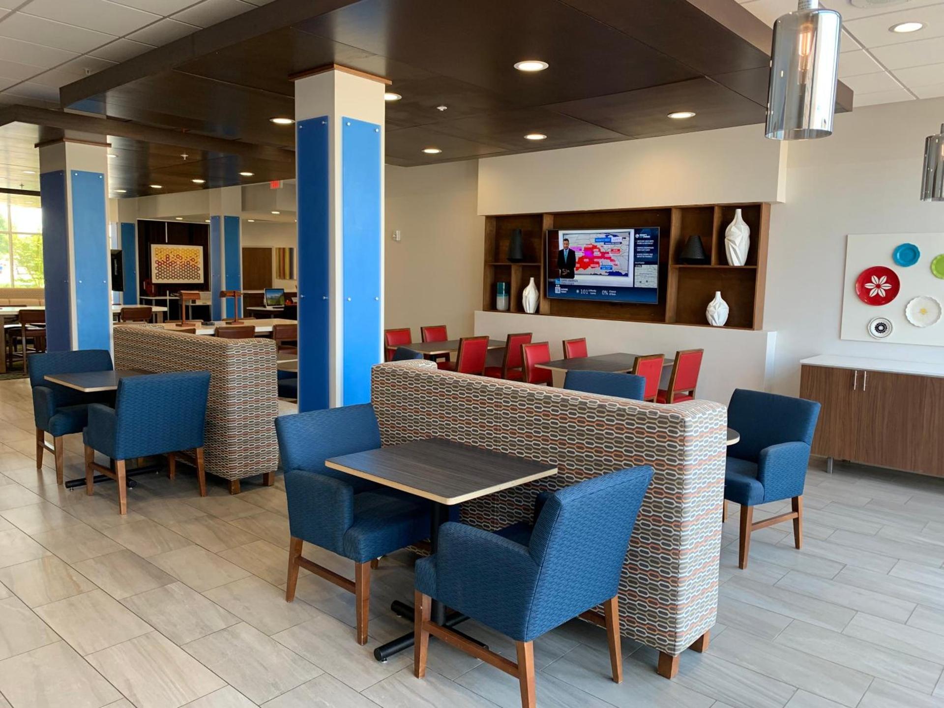 Holiday Inn Express & Suites Moore by IHG photo 38