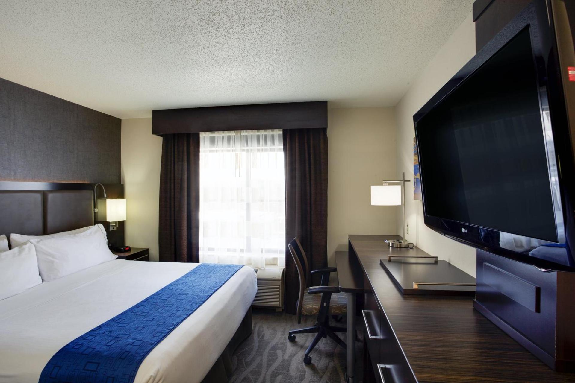 Holiday Inn Express Hotel & Suites Meadowlands Area by IHG photo 37