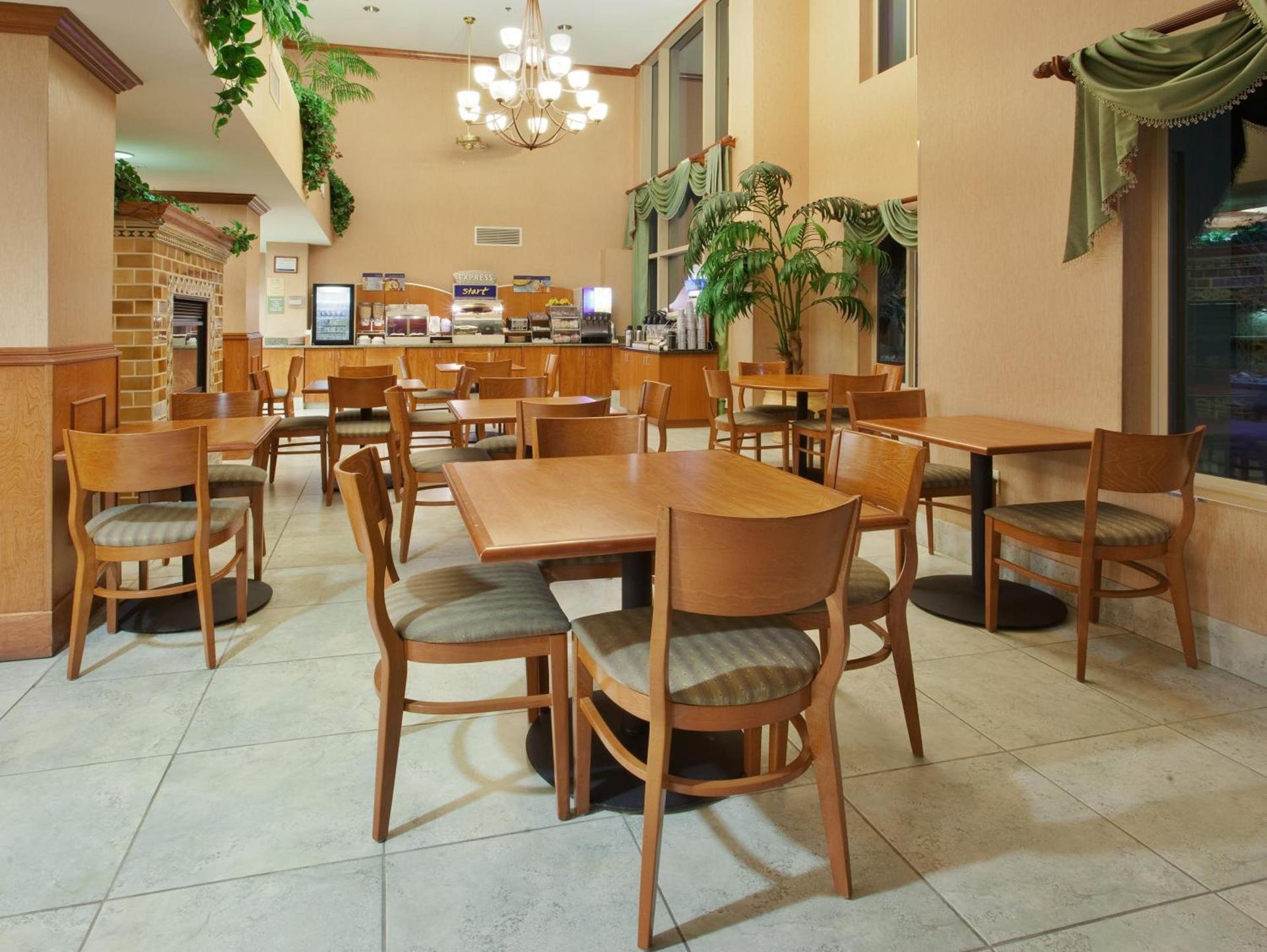 Holiday Inn Express Hotel & Suites Carson City by IHG photo 30