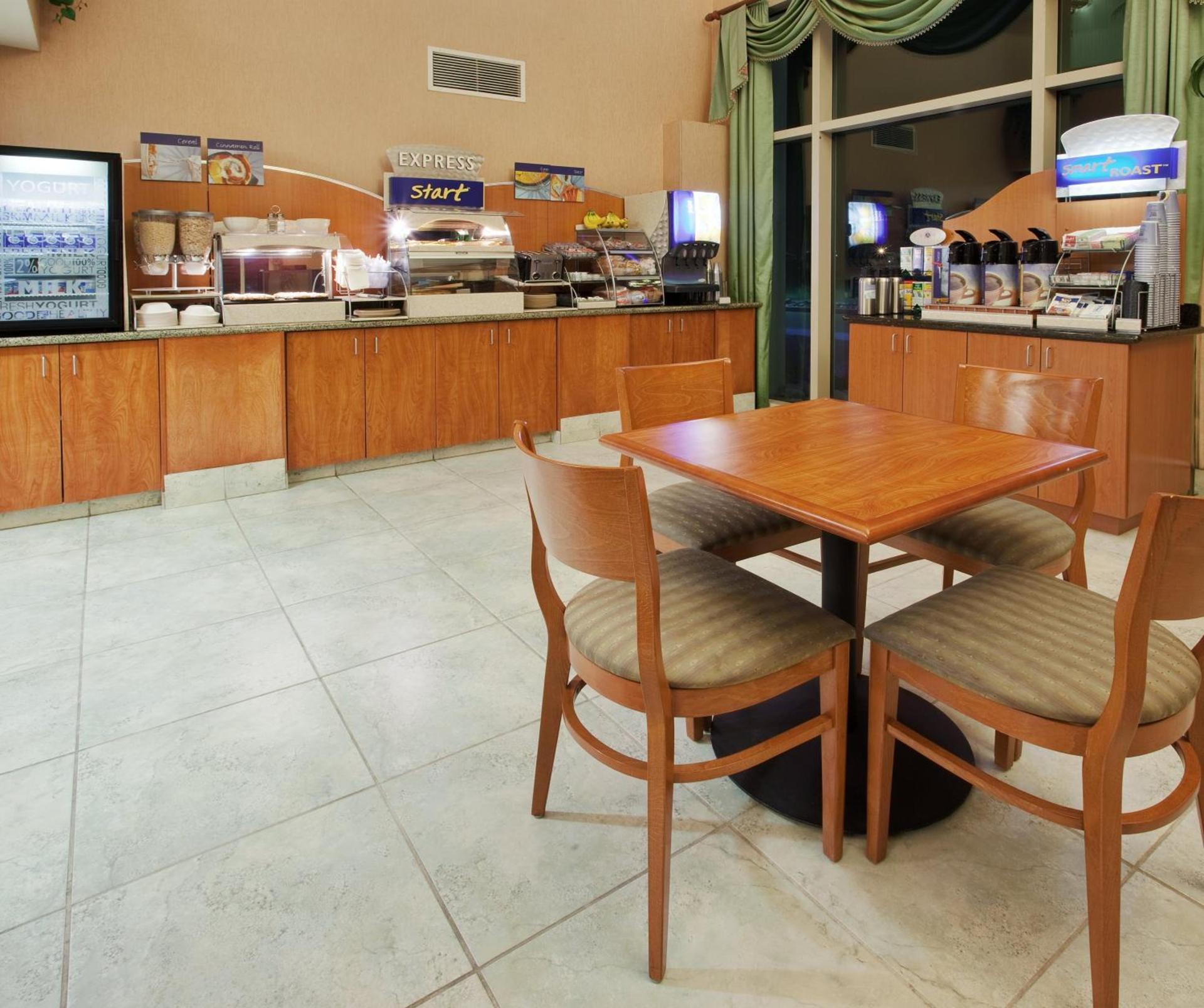 Holiday Inn Express Hotel & Suites Carson City by IHG photo 34