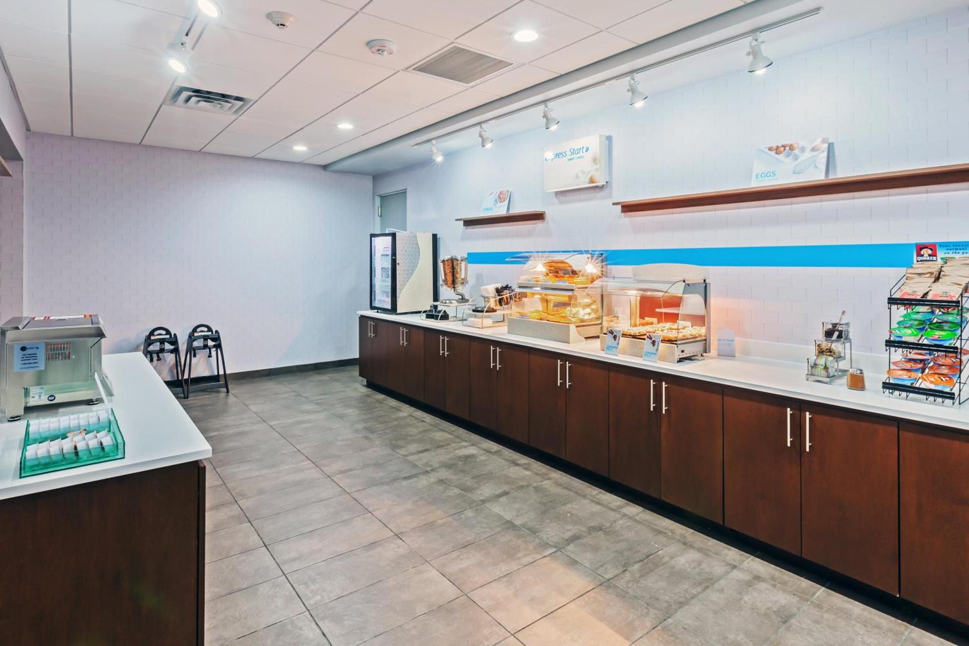 Holiday Inn Express & Suites - Coffeyville by IHG photo 31