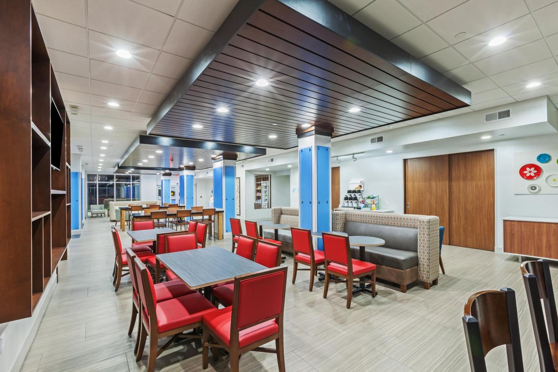 Holiday Inn Express & Suites - Coffeyville by IHG photo 26