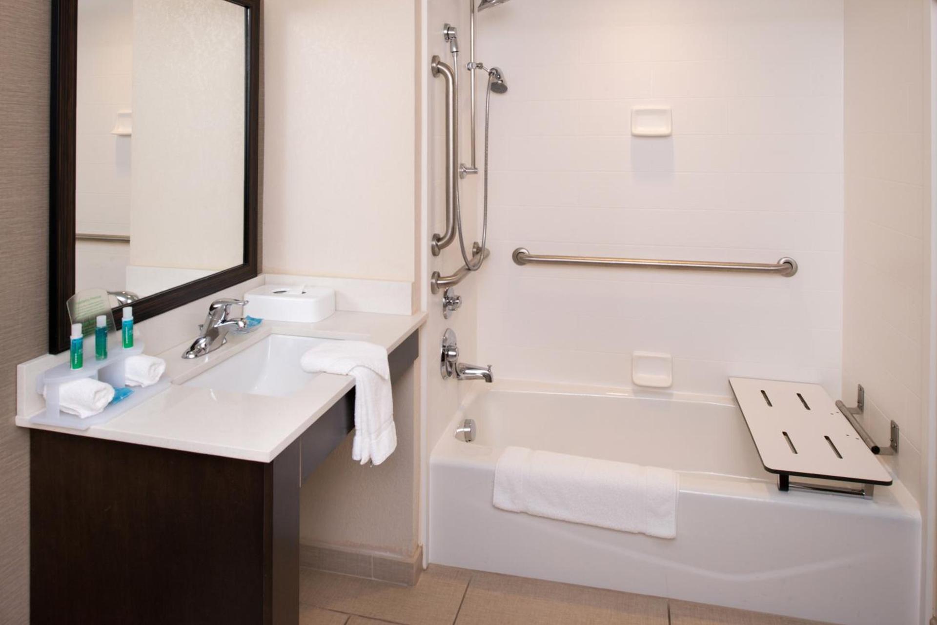 Holiday Inn Express & Suites Monroe by IHG photo 48