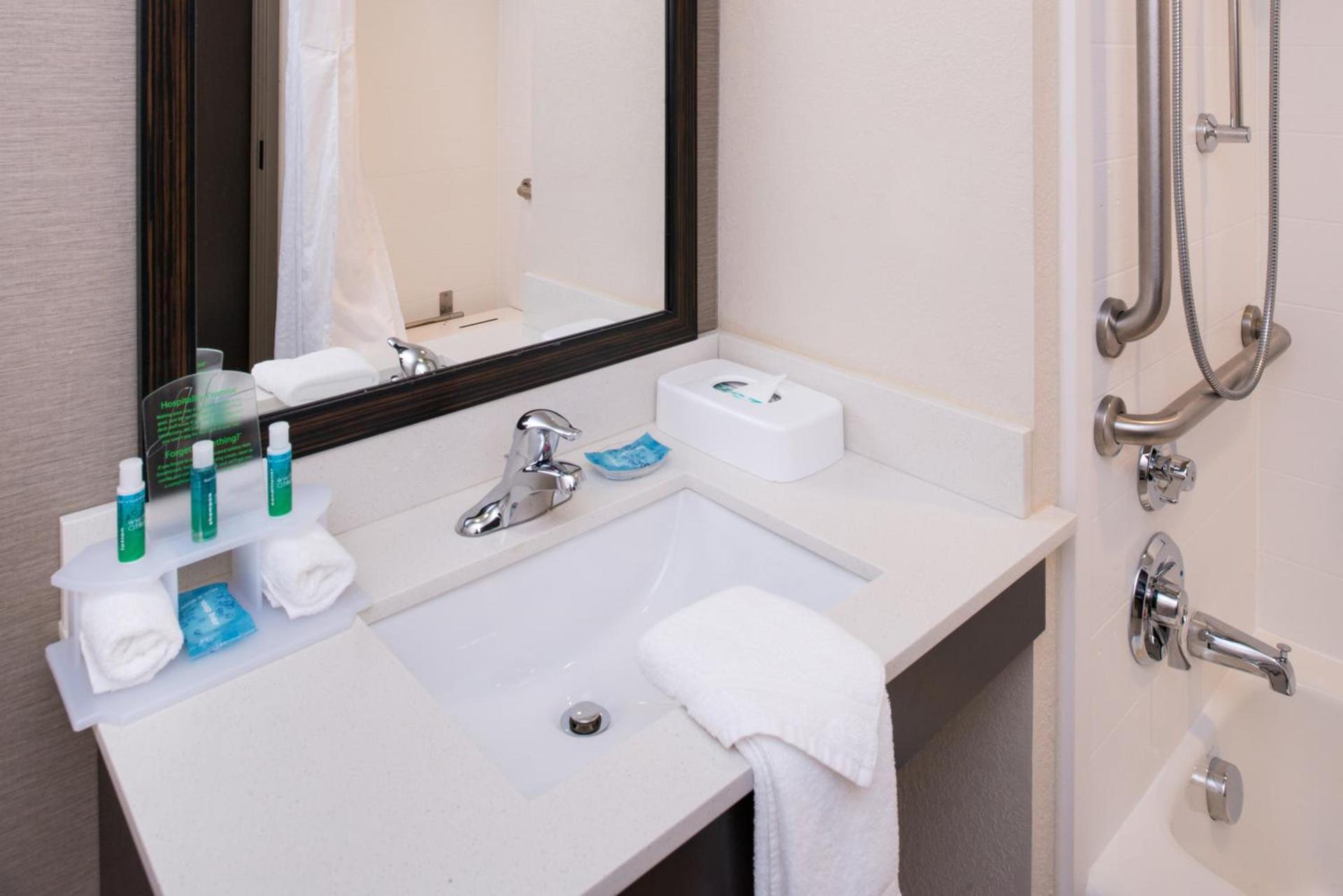 Holiday Inn Express & Suites Monroe by IHG photo 41