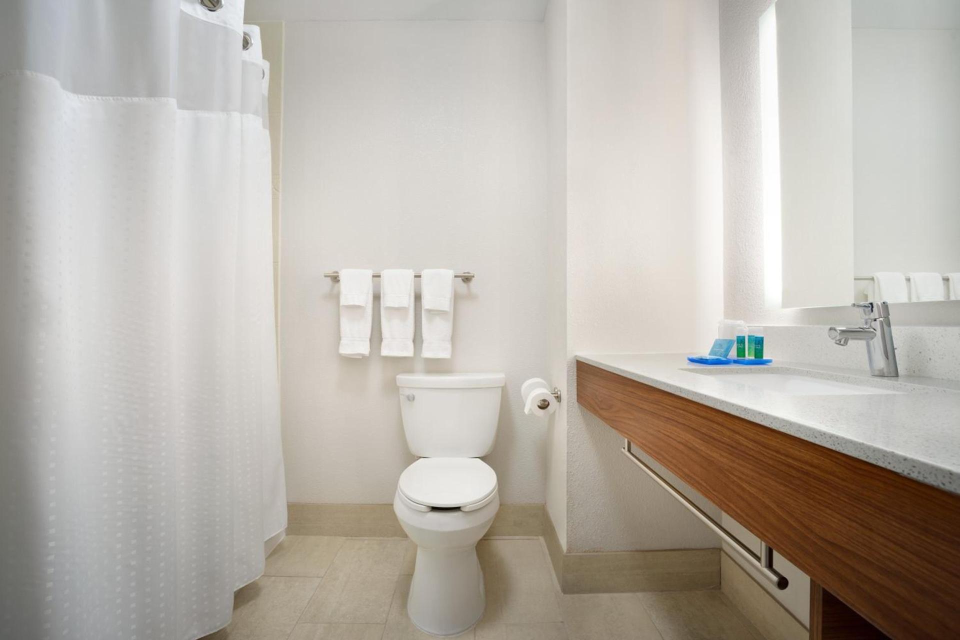 Holiday Inn Express Hotel & Suites Dallas NE - Allen by IHG photo 4