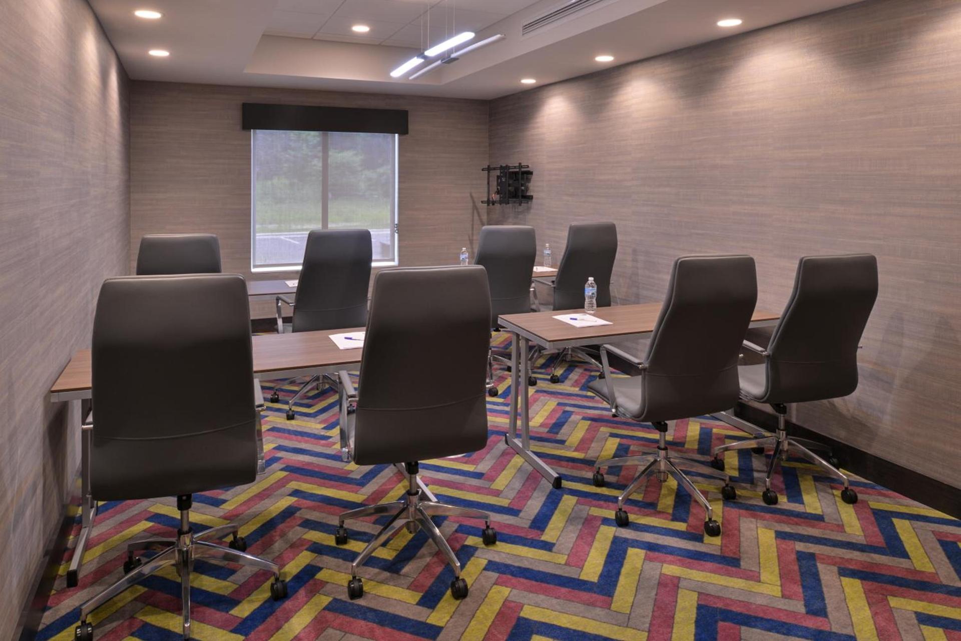 Holiday Inn Express and Suites Bryant - Benton Area by IHG photo 8