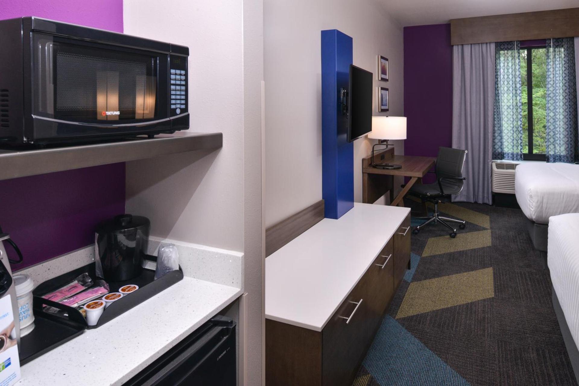 Holiday Inn Express and Suites Bryant - Benton Area by IHG photo 39