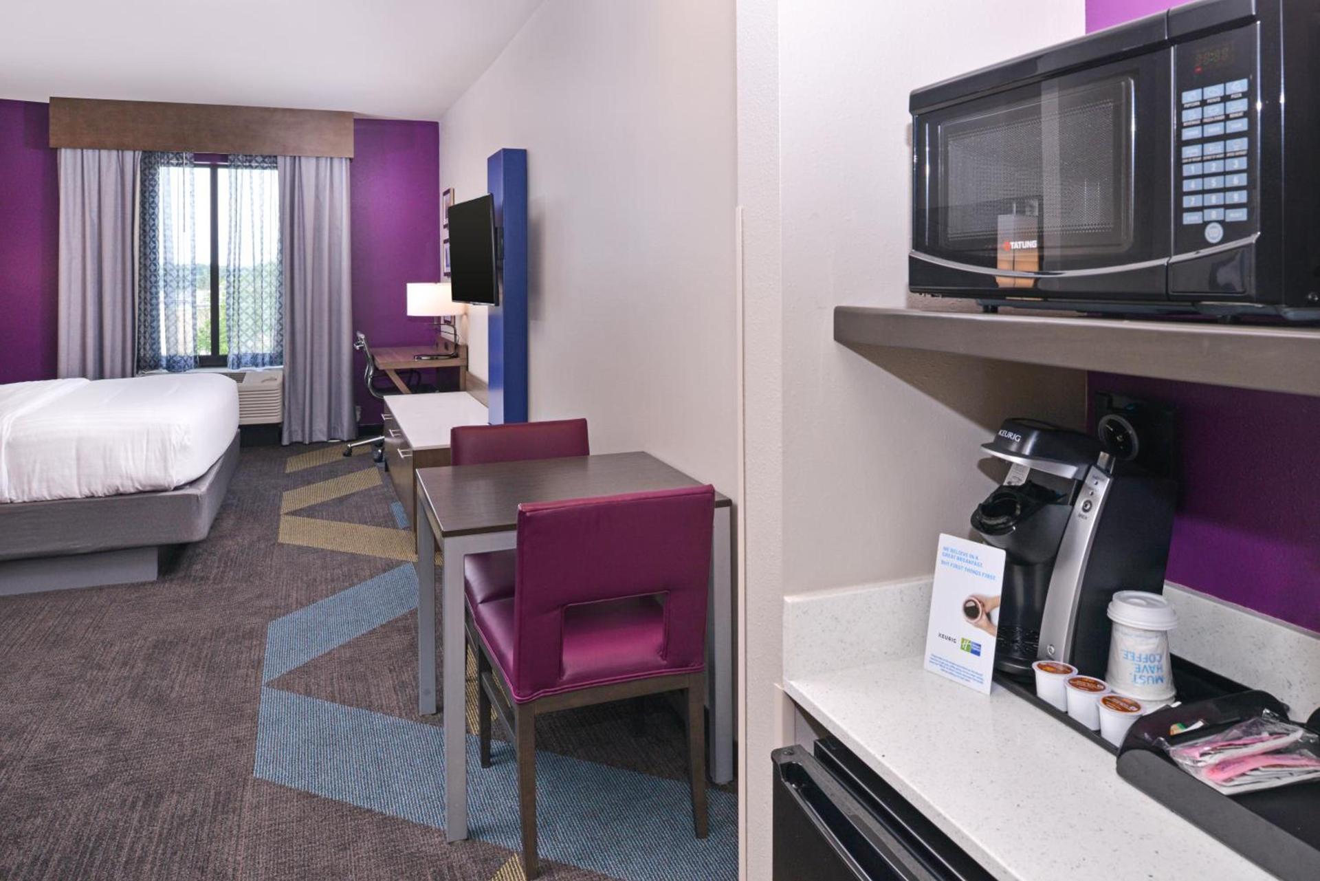 Holiday Inn Express and Suites Bryant - Benton Area by IHG photo 35