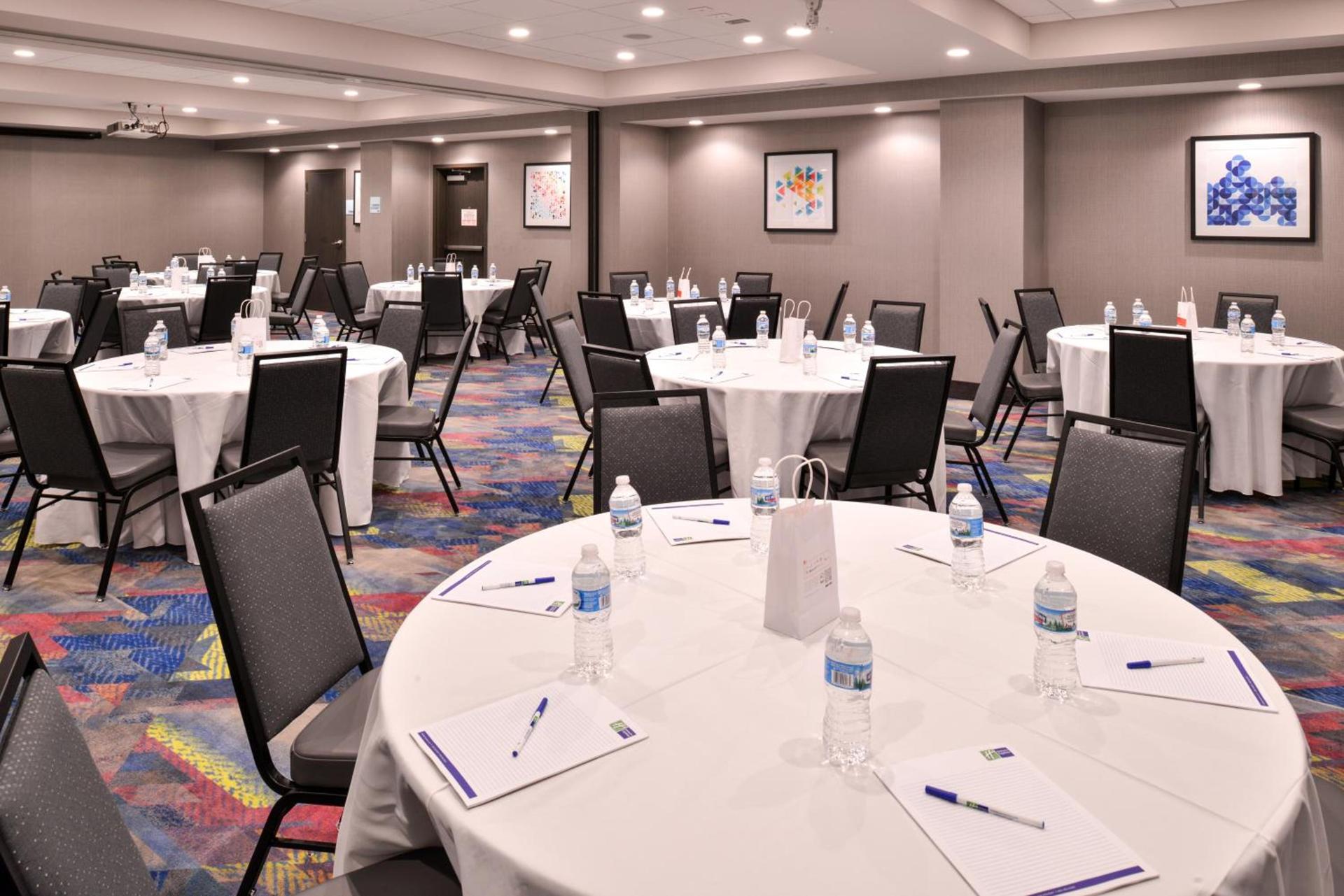 Holiday Inn Express and Suites Bryant - Benton Area by IHG photo 49