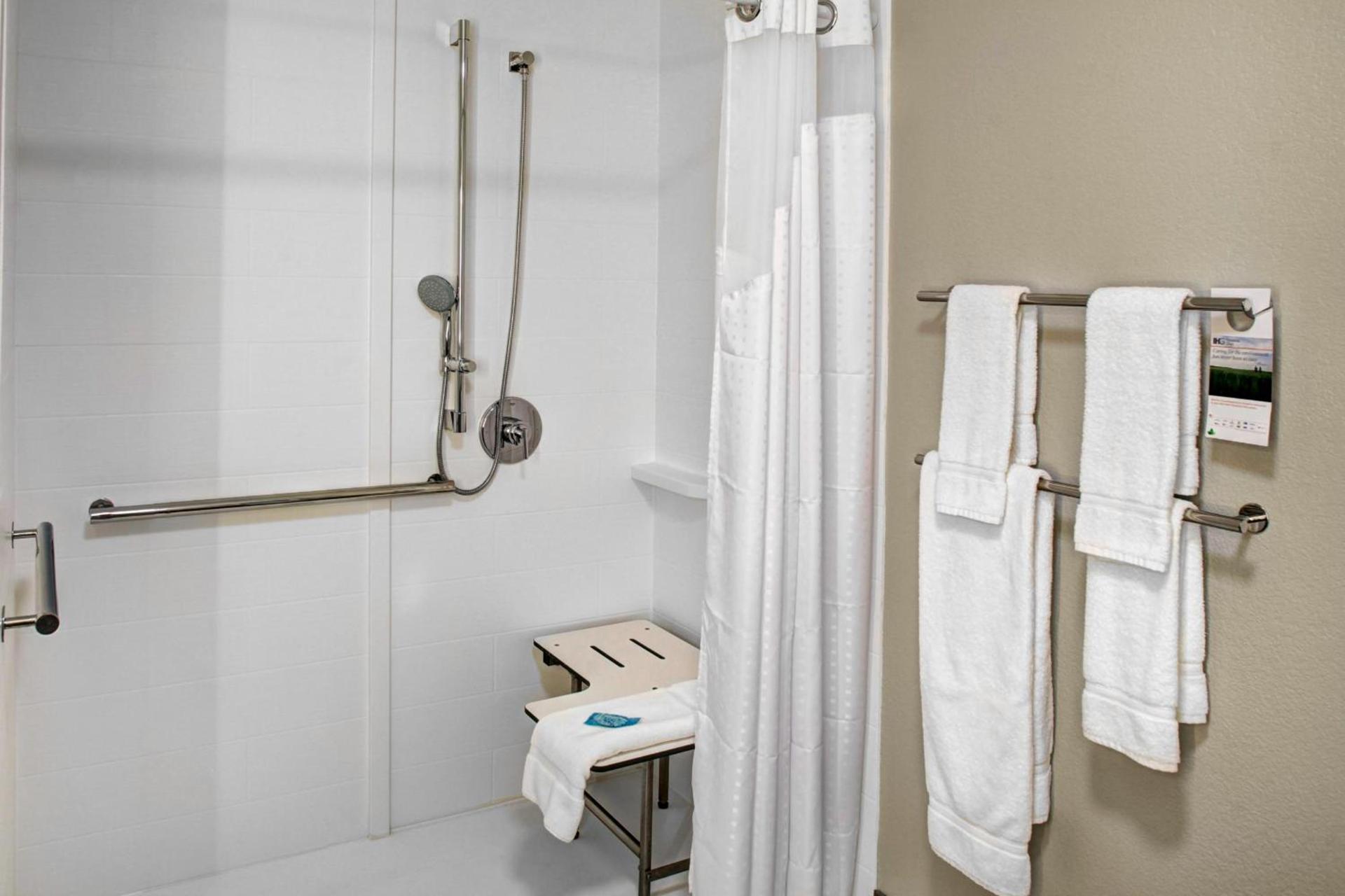 Holiday Inn Express & Suites Coldwater by IHG photo 5