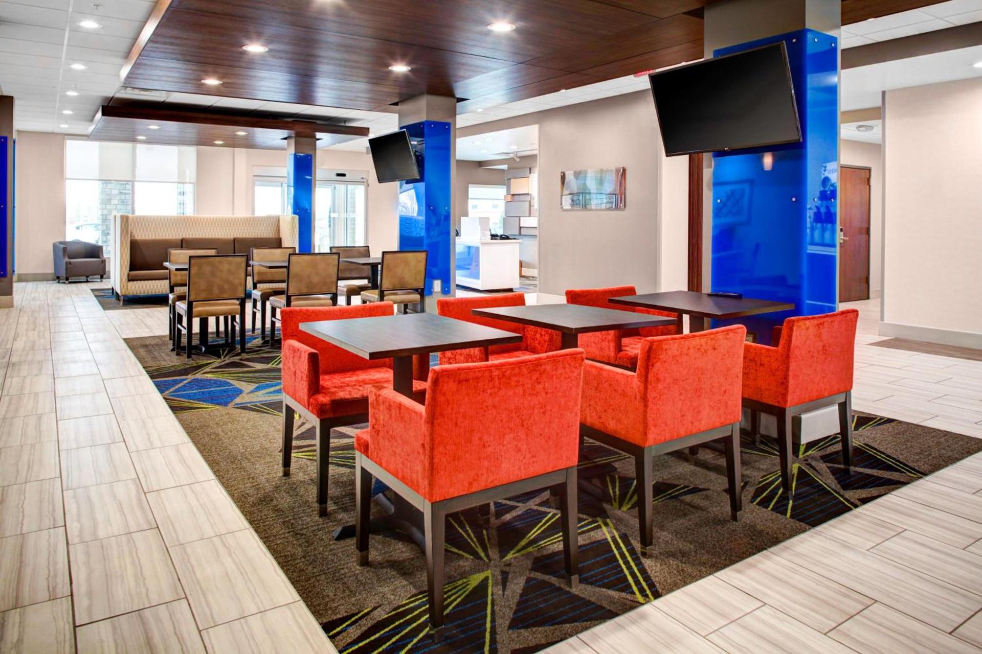 Holiday Inn Express & Suites Coldwater by IHG photo 12