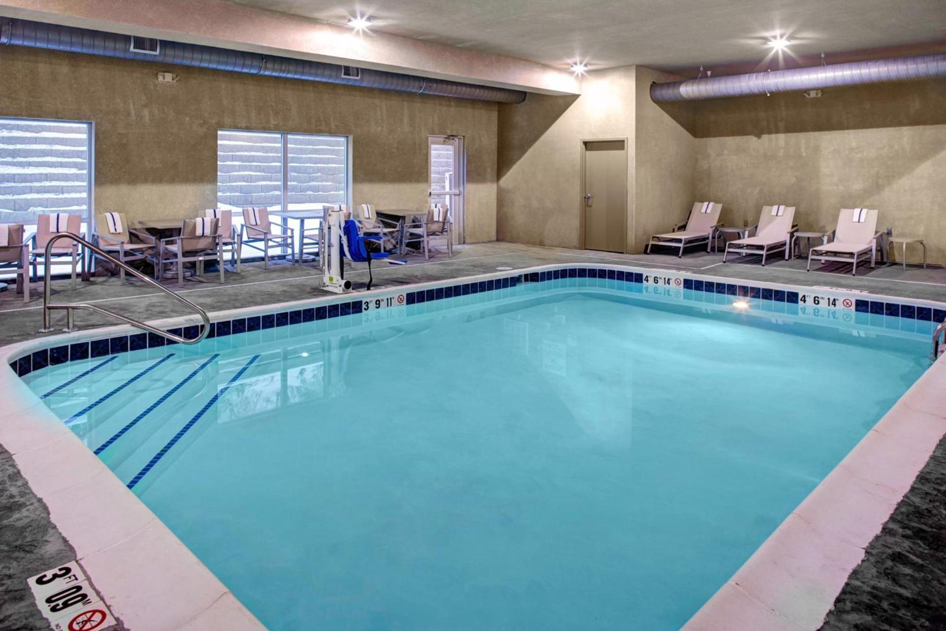 Holiday Inn Express & Suites Coldwater by IHG photo 22