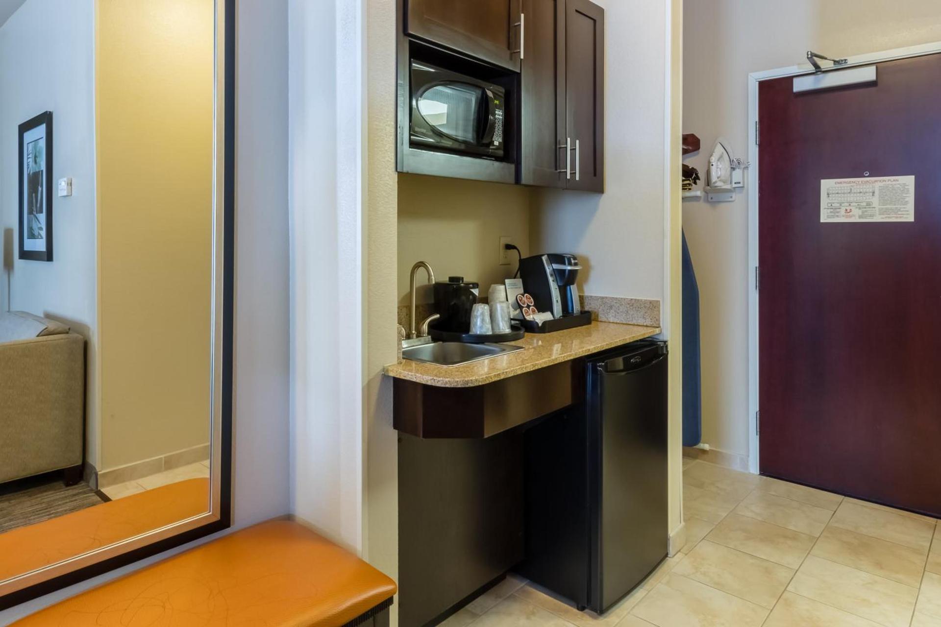 Holiday Inn Express Hotel & Suites Dallas West by IHG photo 50