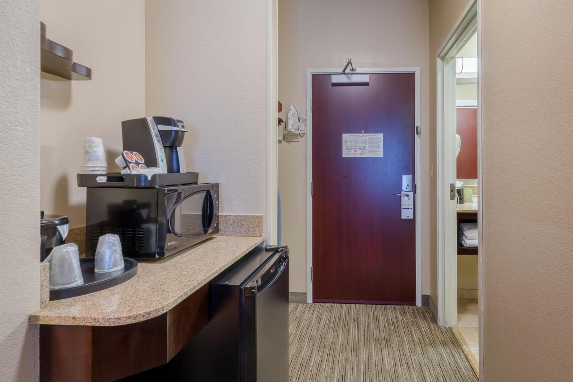 Holiday Inn Express Hotel & Suites Dallas West by IHG photo 21