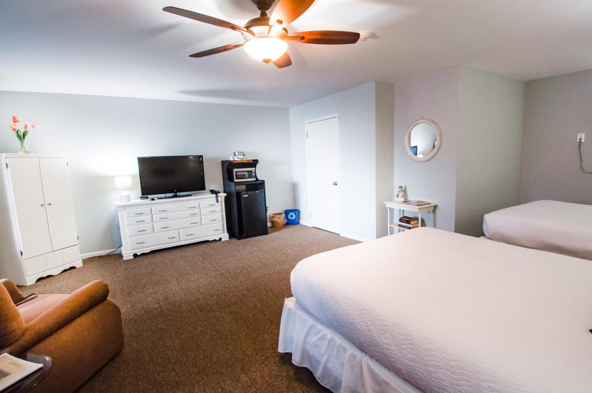 East Shore Lodging photo 40