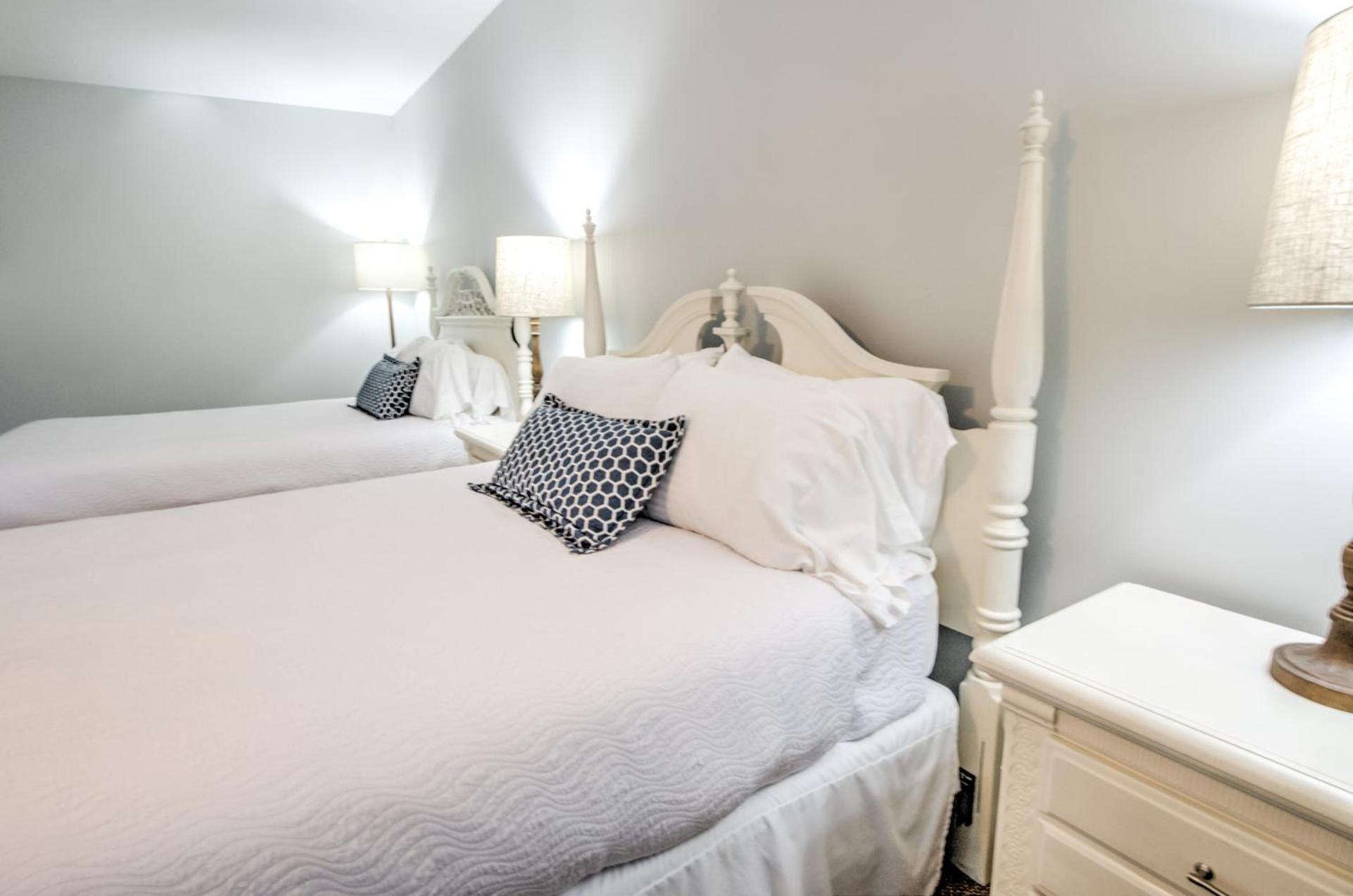 East Shore Lodging photo 41