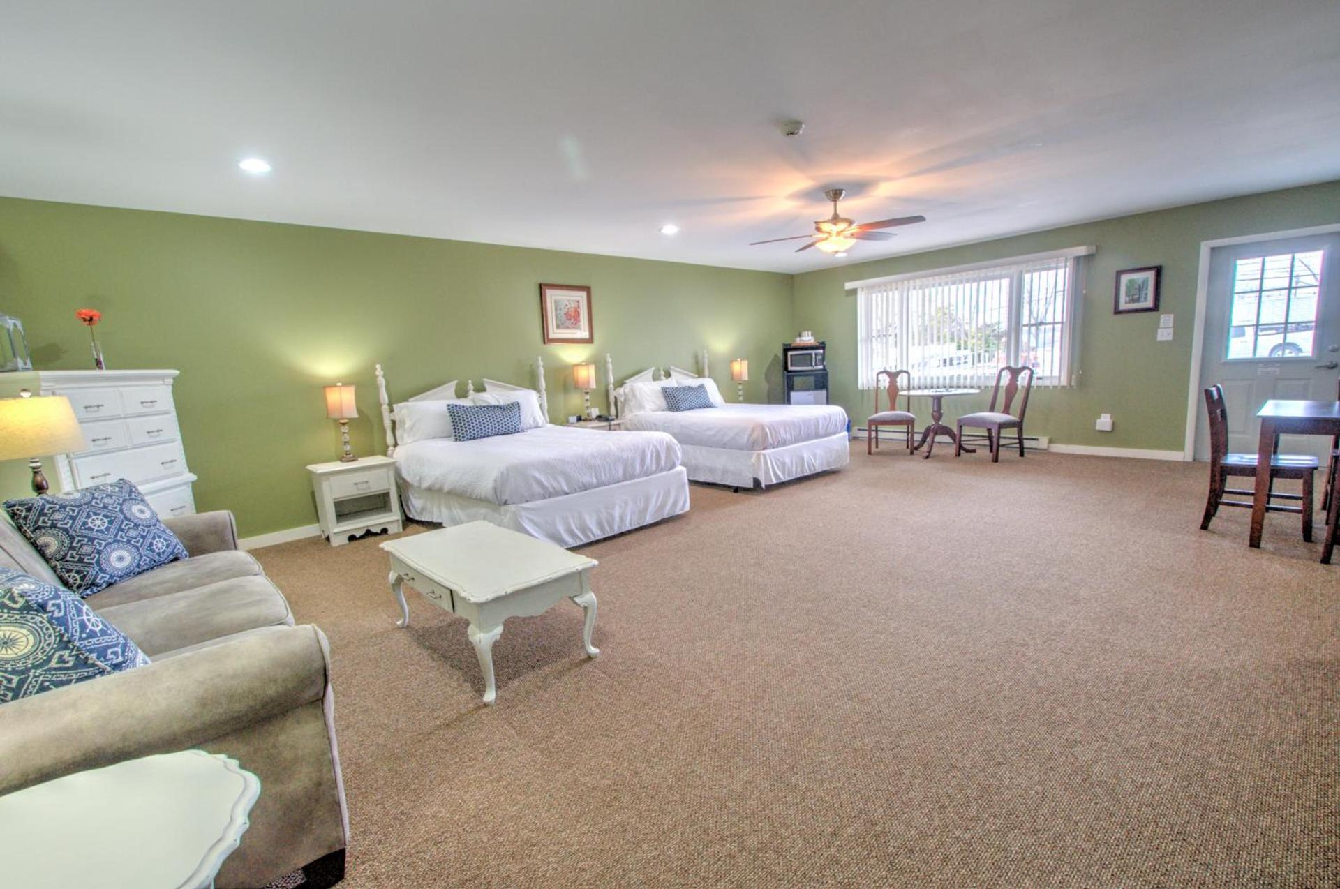 East Shore Lodging photo 21