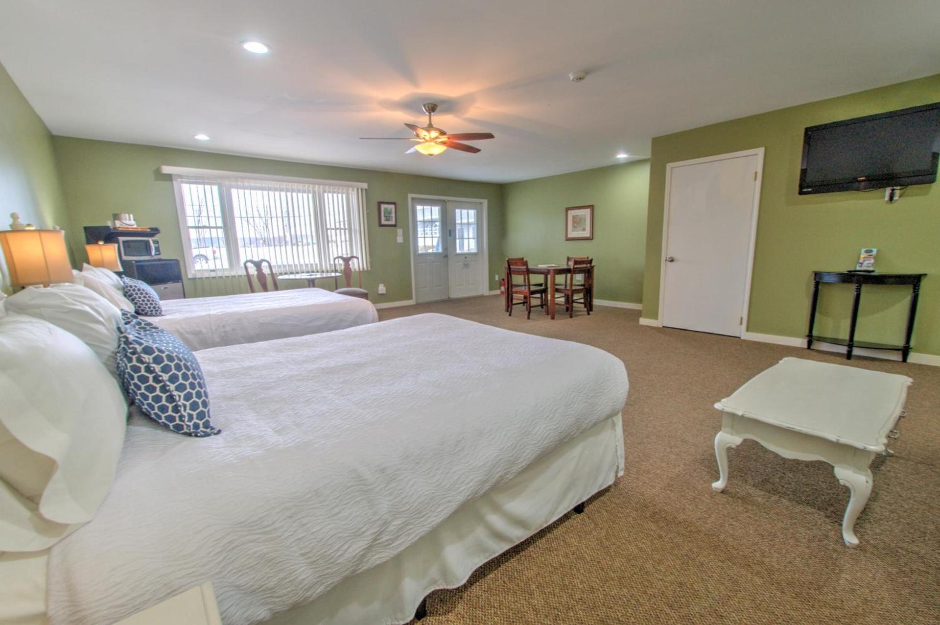 East Shore Lodging photo 22