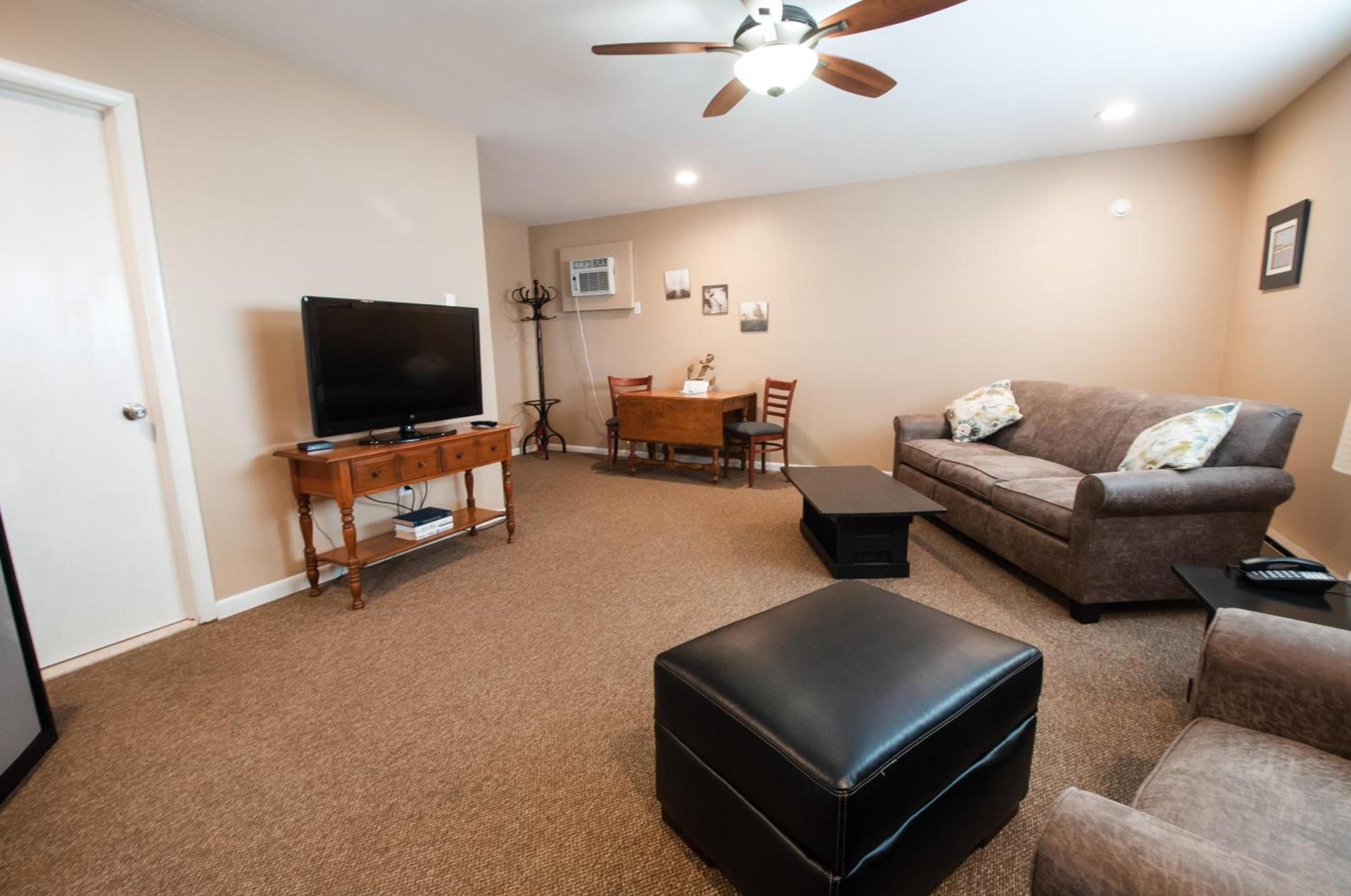 East Shore Lodging photo 31