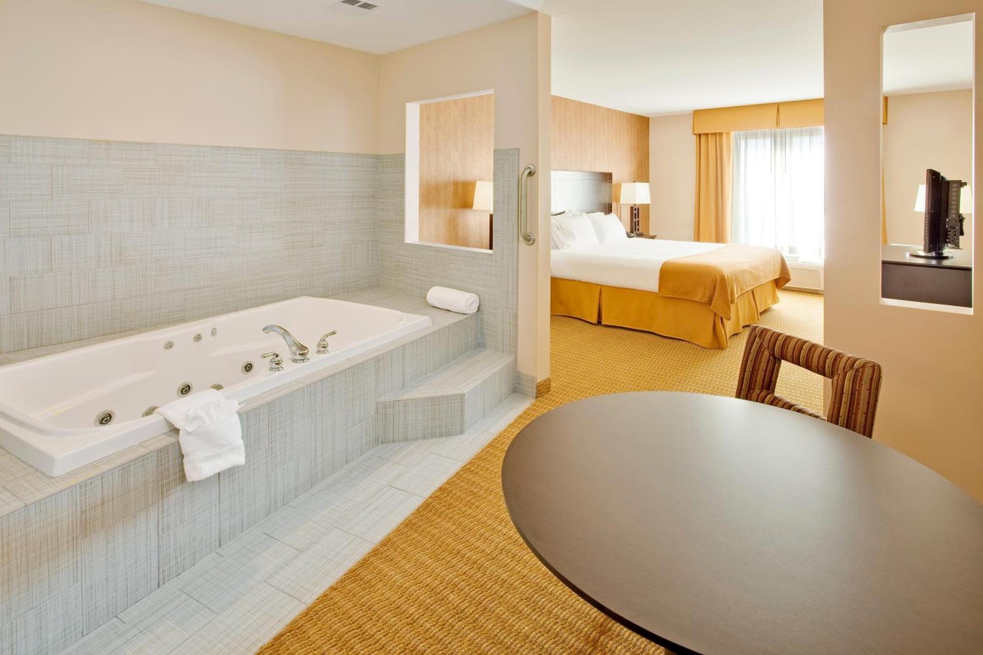 Holiday Inn Express Hotel & Suites Lebanon by IHG photo 10