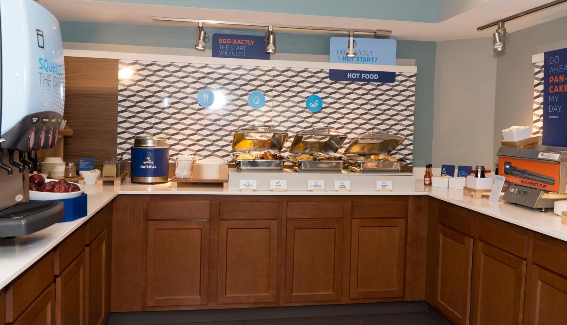 Holiday Inn Express Hotel & Suites Madison by IHG photo 28