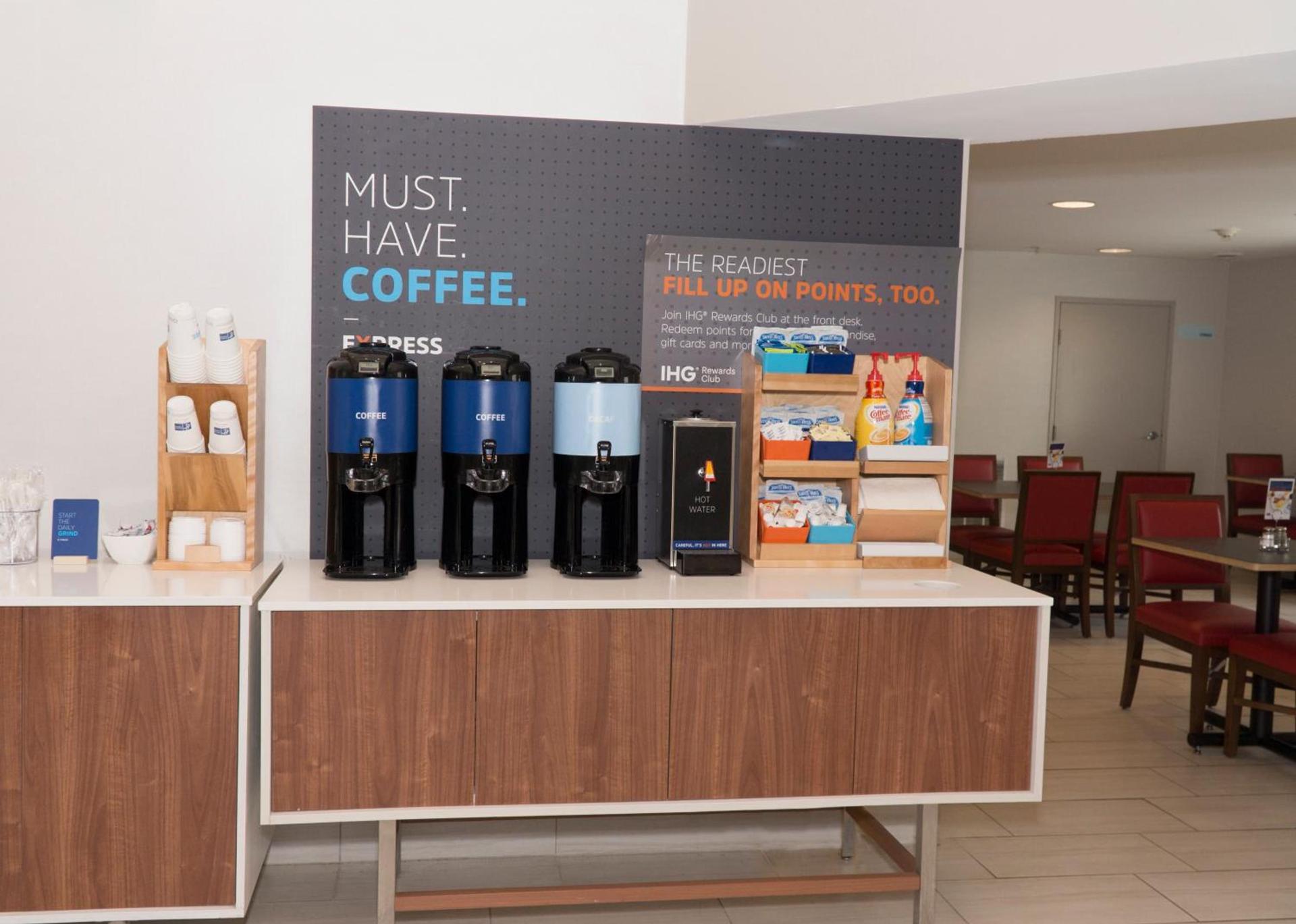 Holiday Inn Express Hotel & Suites Madison by IHG photo 17