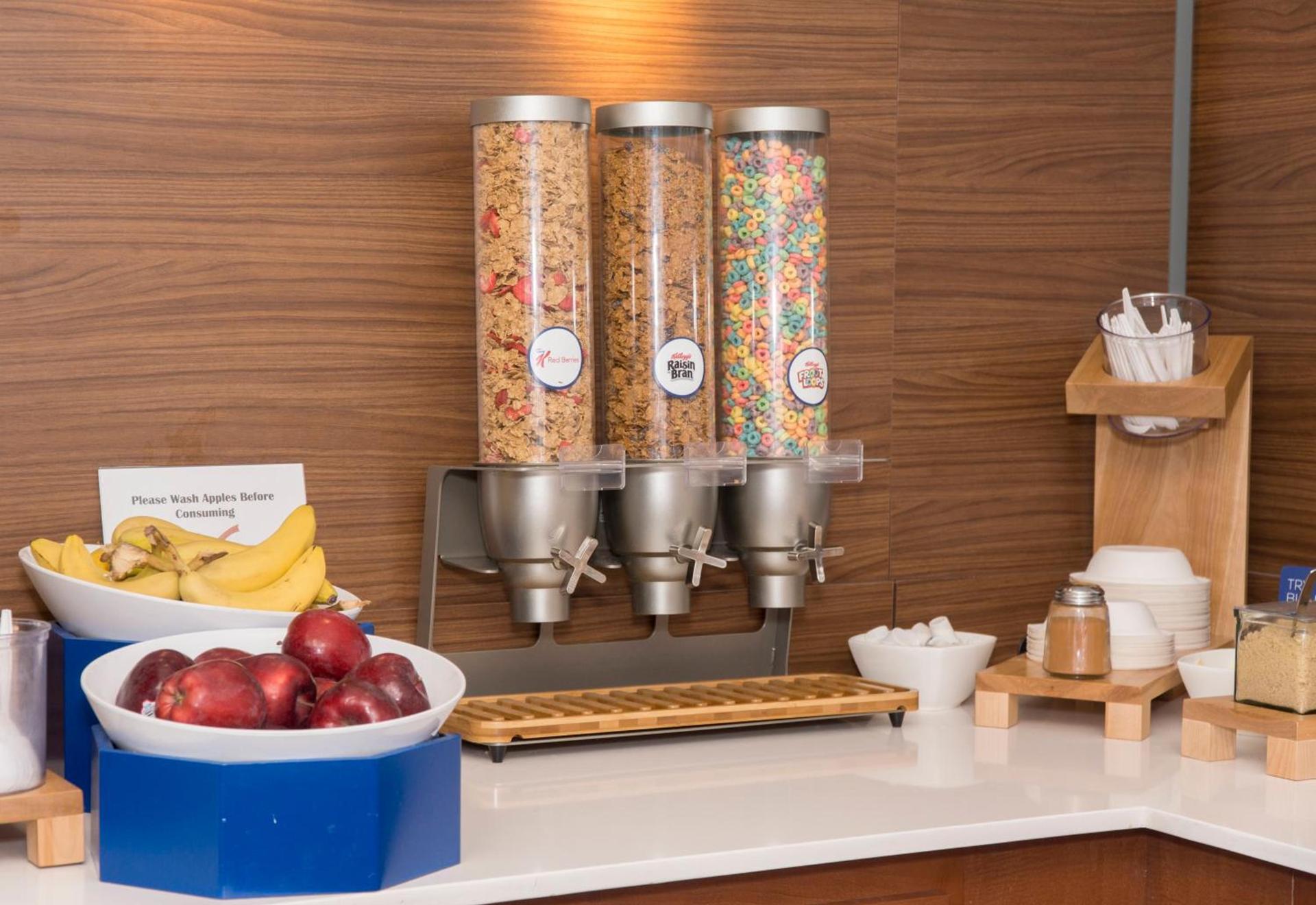 Holiday Inn Express Hotel & Suites Madison by IHG photo 30