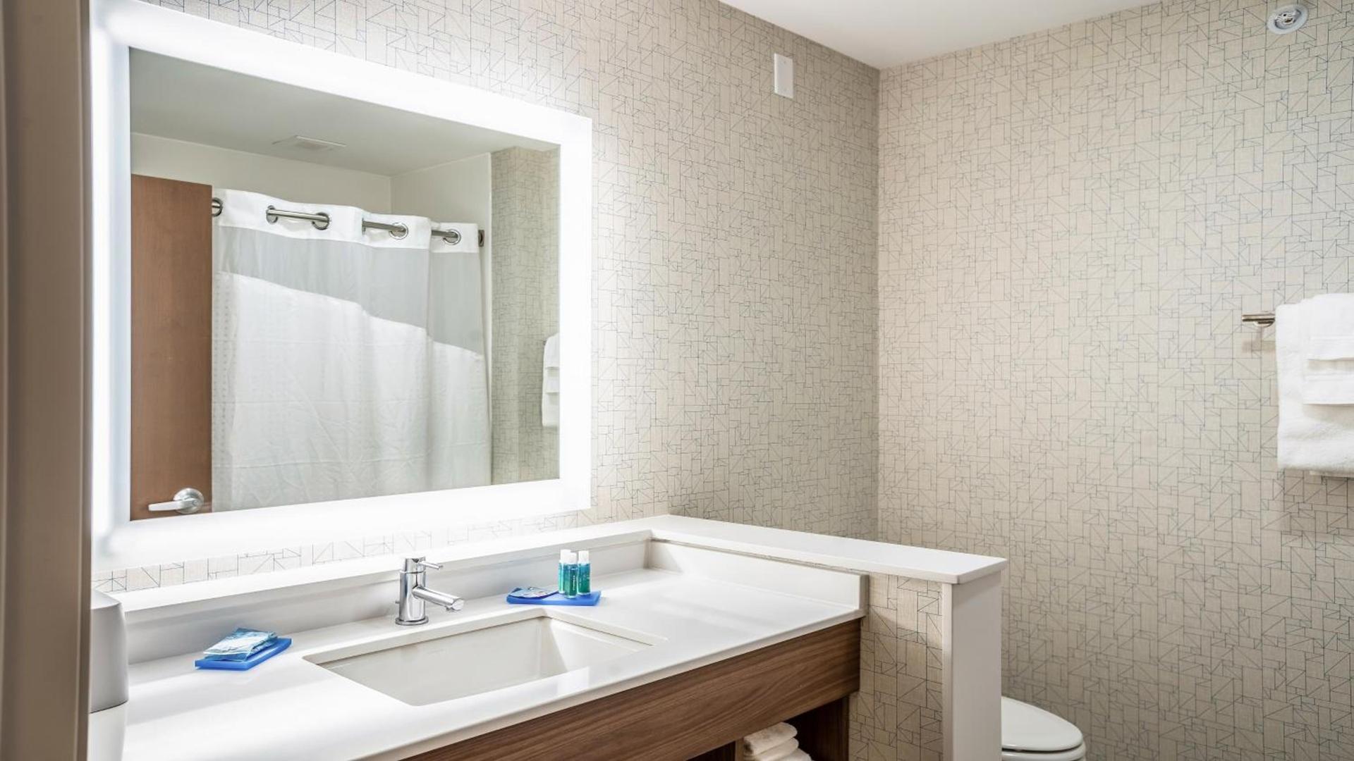 Holiday Inn Express & Suites Platteville by IHG photo 33
