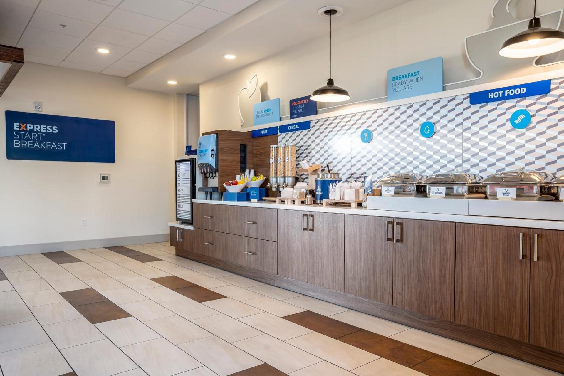 Holiday Inn Express & Suites Platteville by IHG photo 17