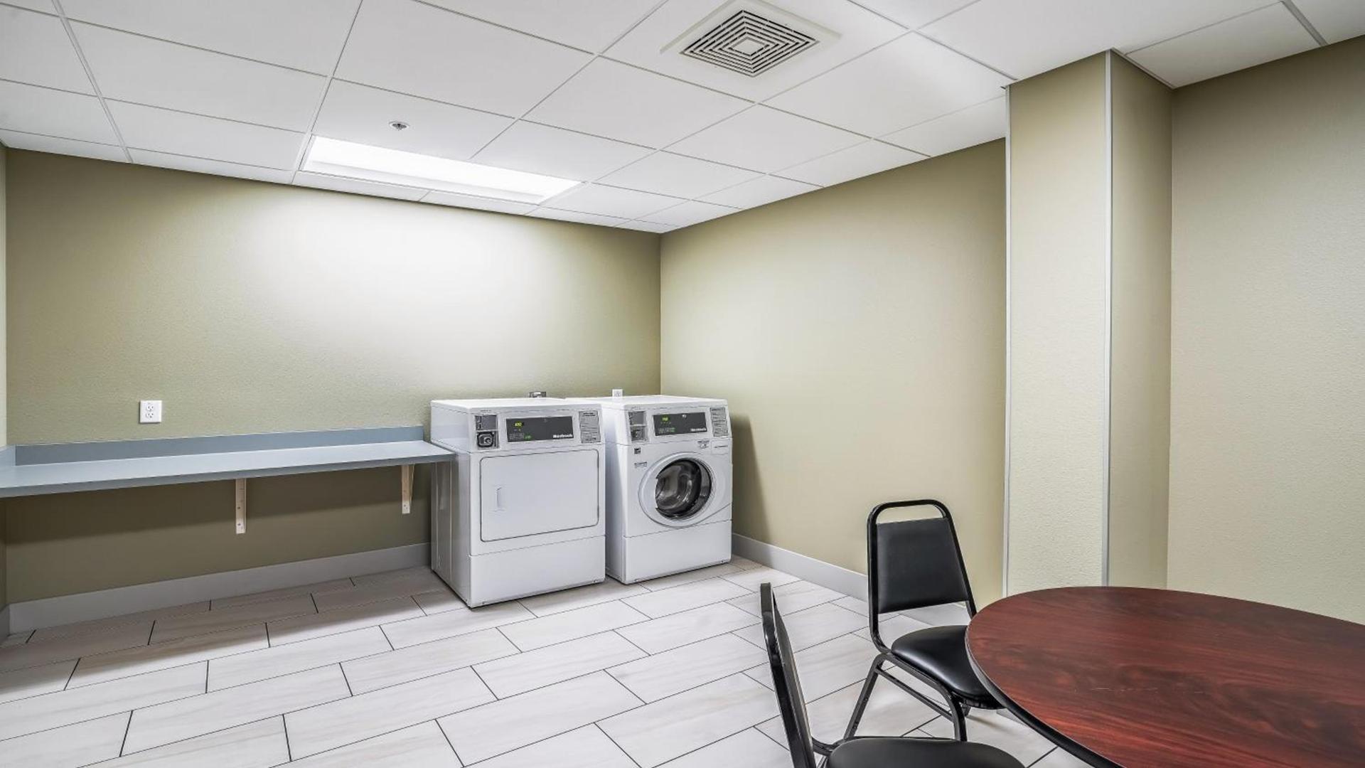Holiday Inn Express & Suites Platteville by IHG photo 6