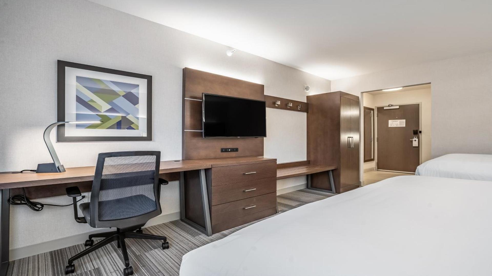 Holiday Inn Express & Suites Platteville by IHG photo 23