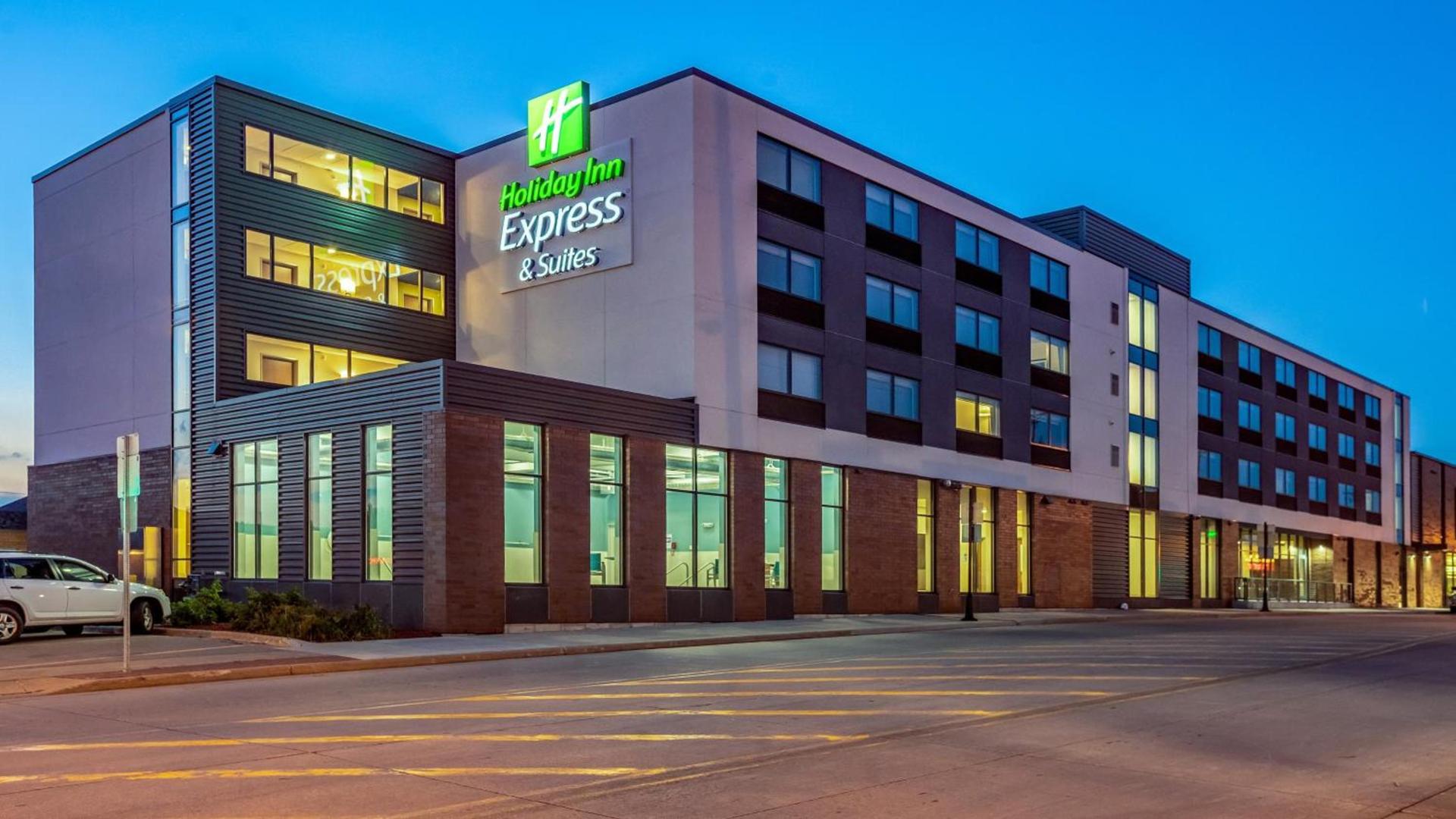 Holiday Inn Express & Suites Platteville by IHG photo 1