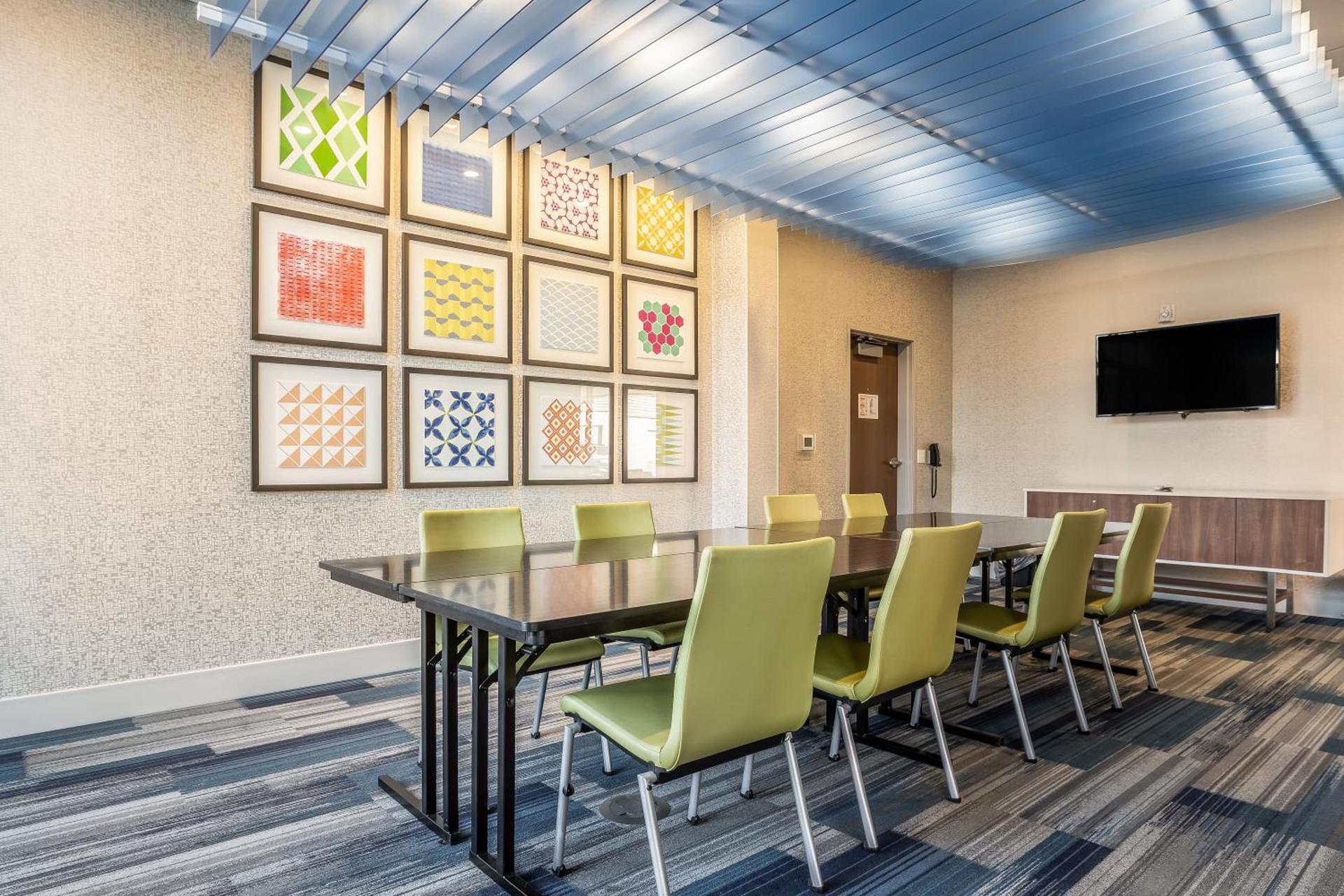 Holiday Inn Express & Suites Platteville by IHG photo 21