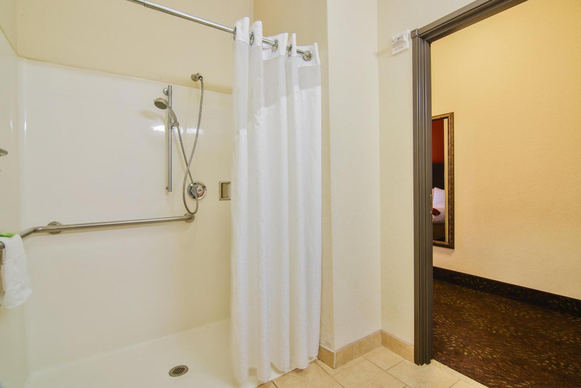 Country Inn & Suites by Radisson, Terrell photo 27