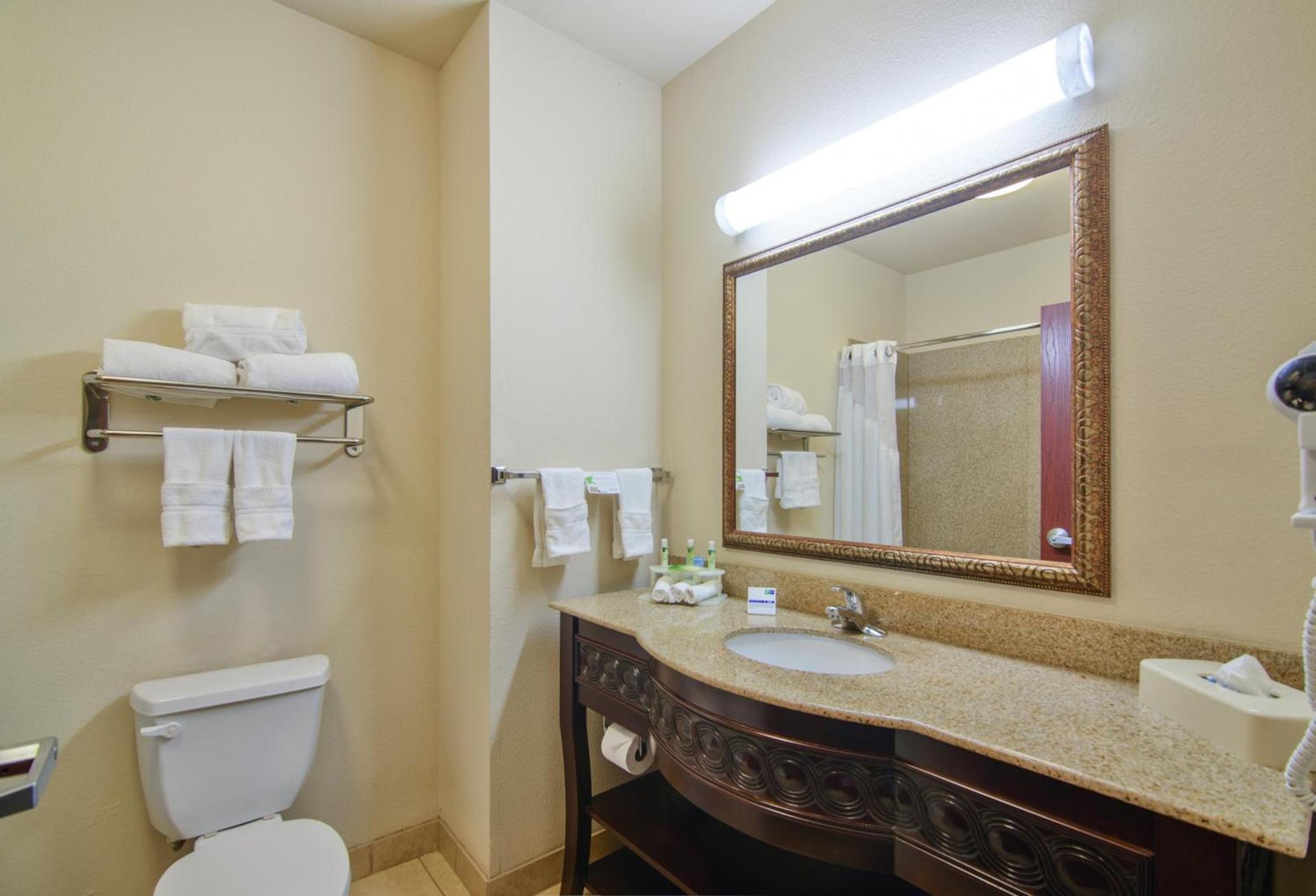 Country Inn & Suites by Radisson, Terrell photo 26