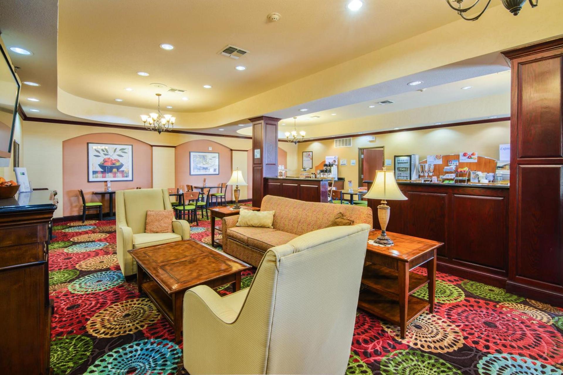 Country Inn & Suites by Radisson, Terrell photo 38