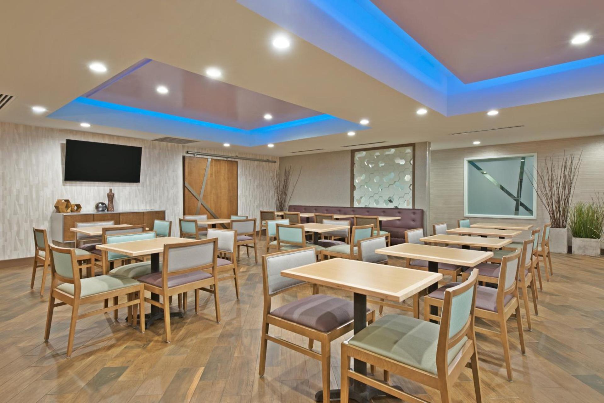 Holiday Inn Express & Suites New Cumberland by IHG photo 17