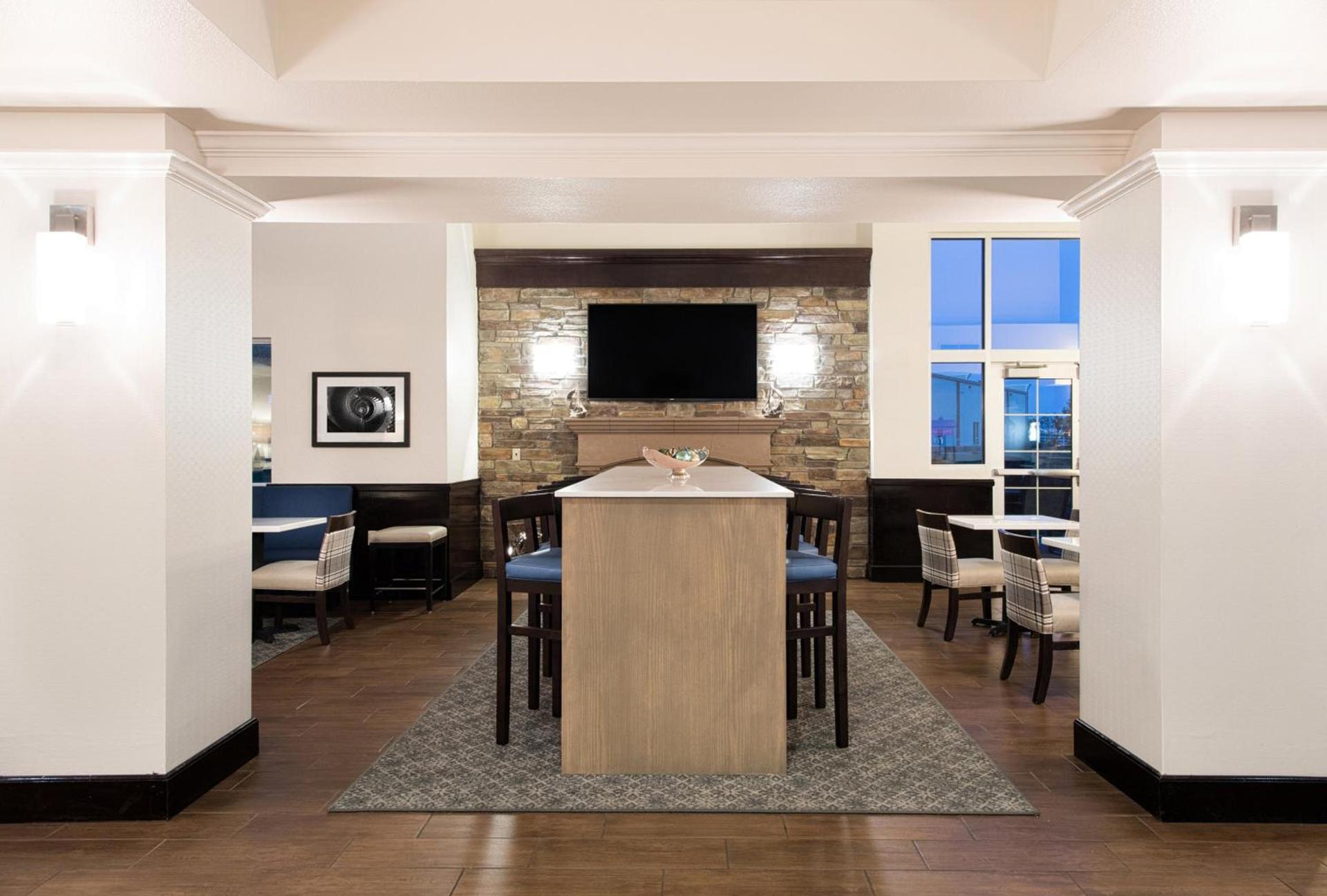 Holiday Inn Express & Suites East Wichita I-35 Andover by IHG photo 10