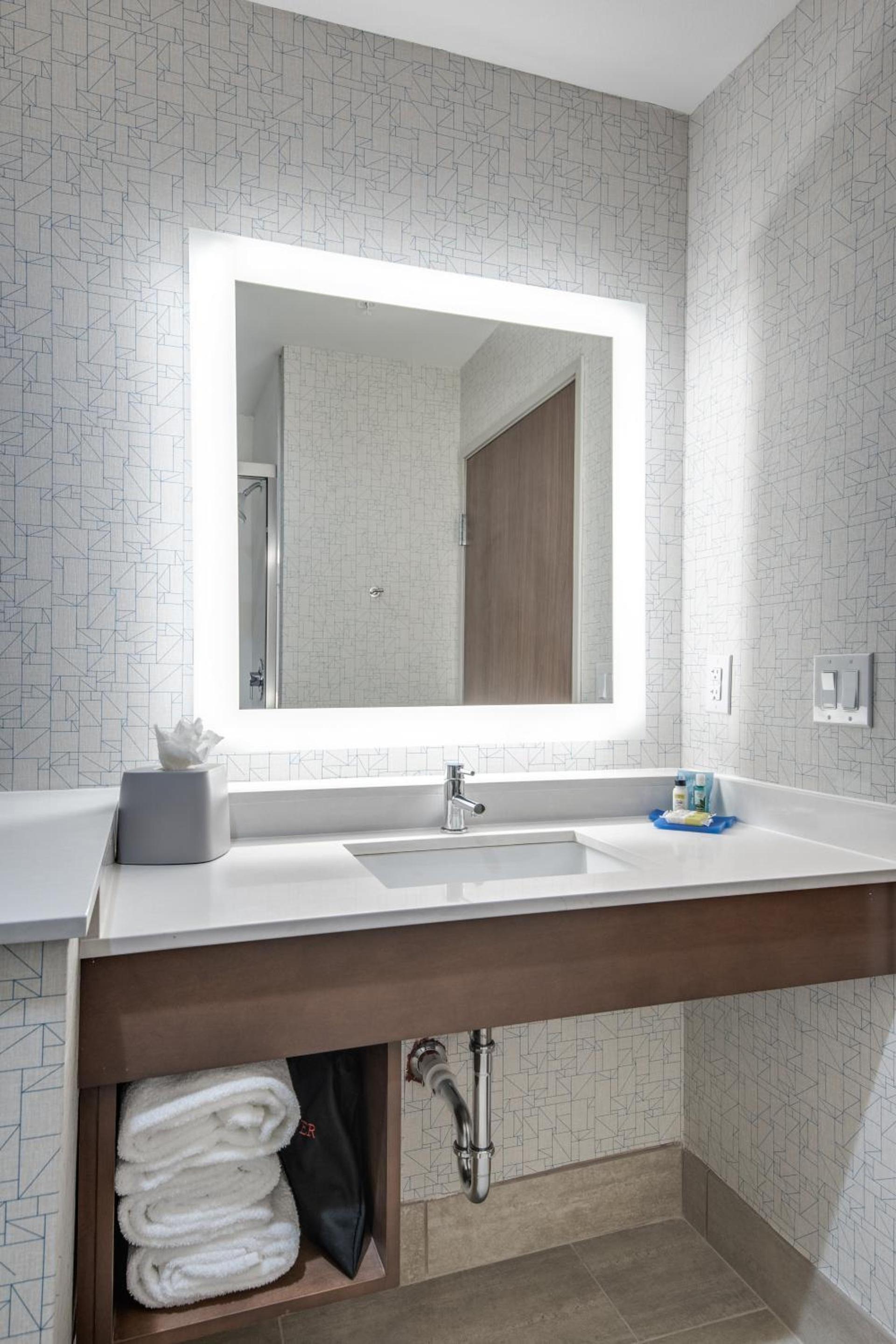 Holiday Inn Express & Suites Dallas North - Addison by IHG photo 49