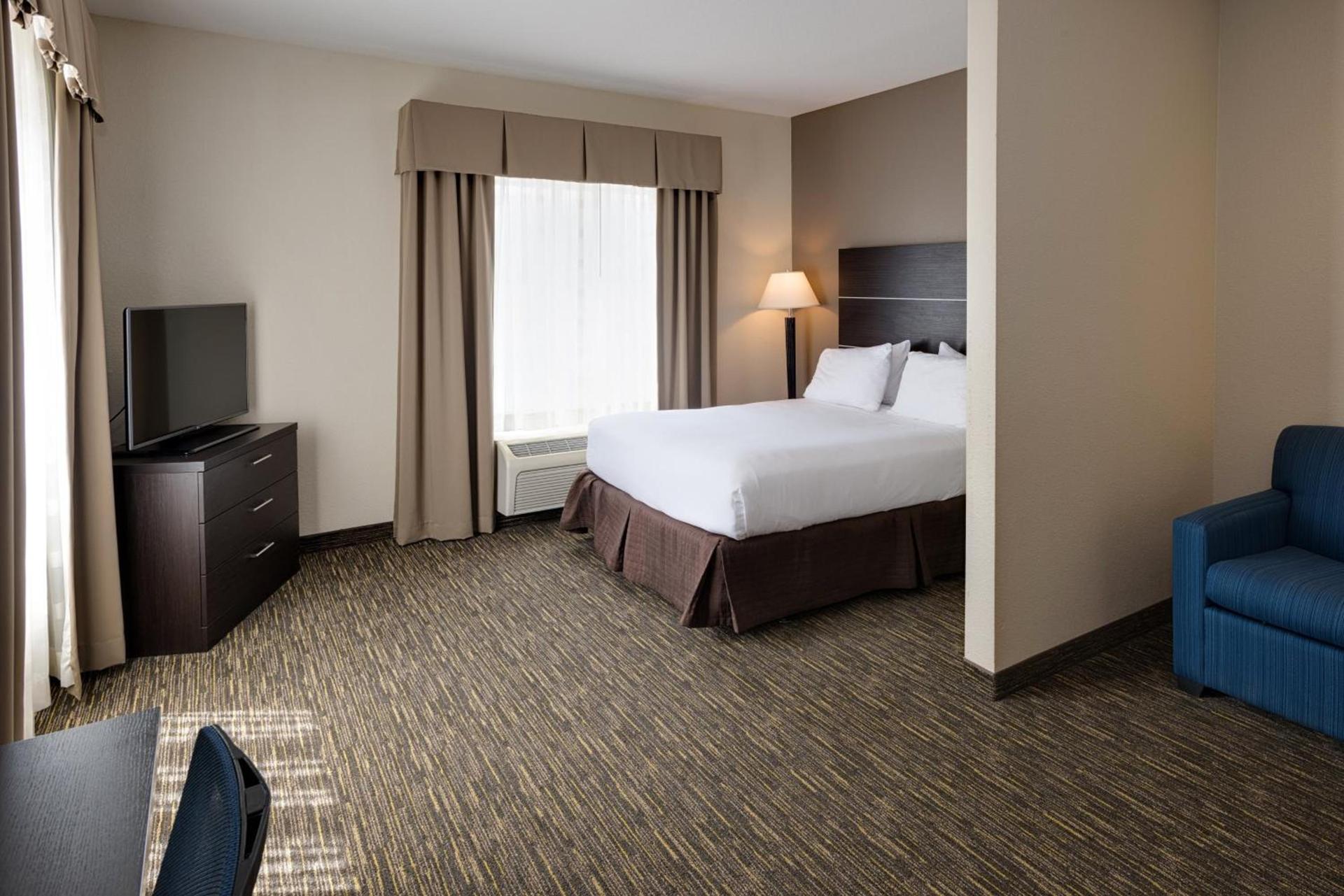 Holiday Inn Express & Suites East Wichita I-35 Andover by IHG photo 24
