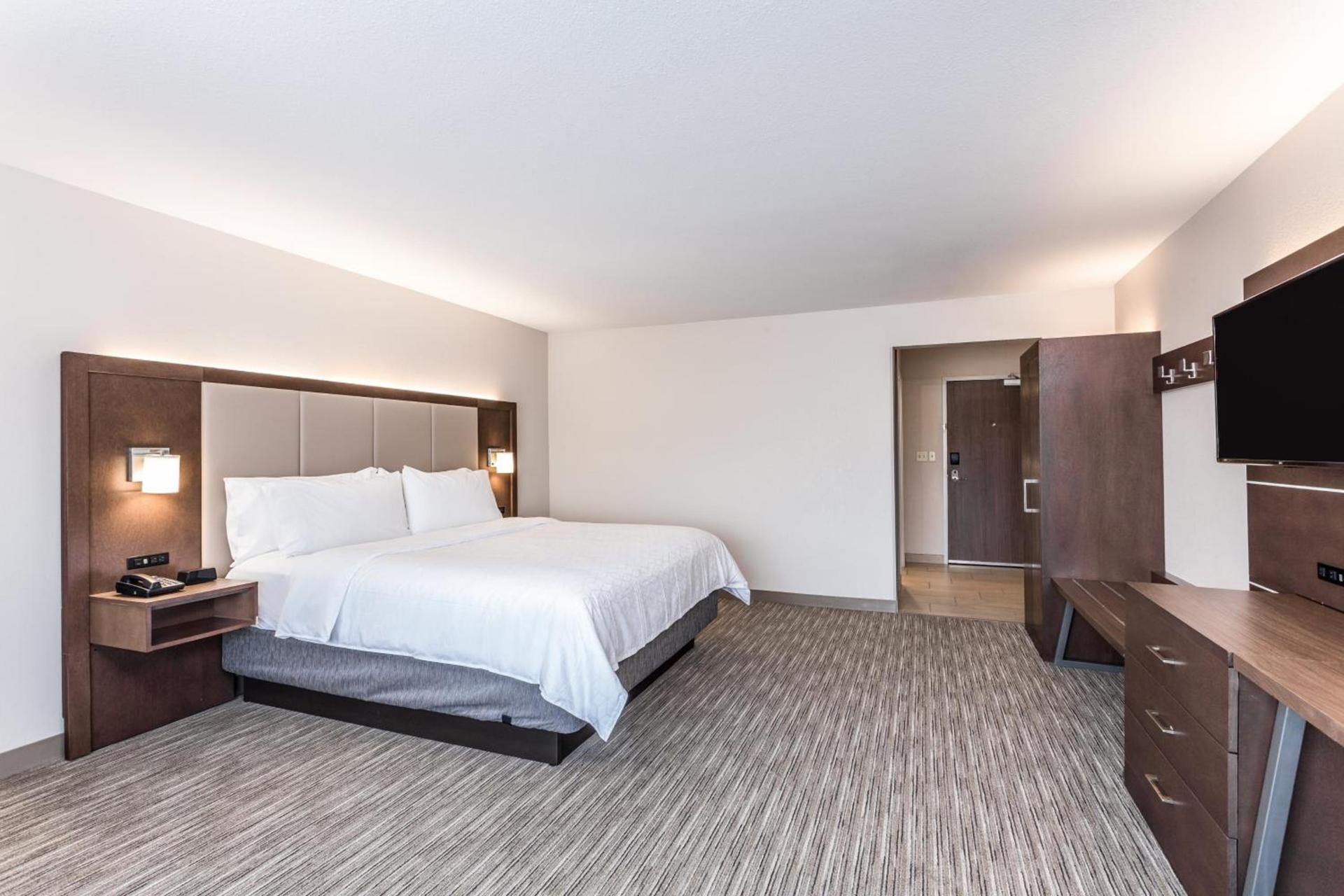 Holiday Inn Express & Suites Hammond by IHG photo 48