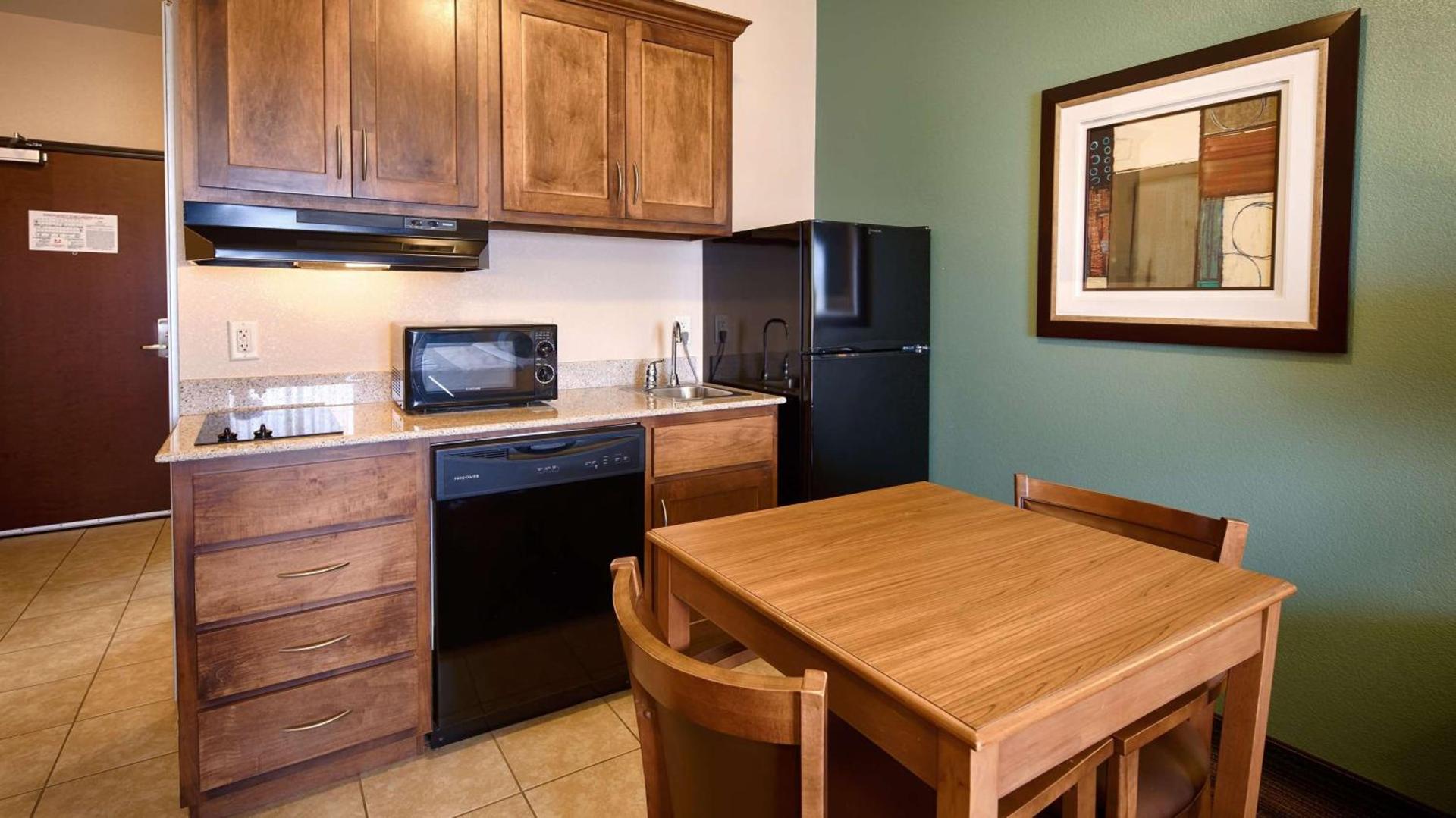 Best Western Plus Seminole Hotel & Suites photo 13