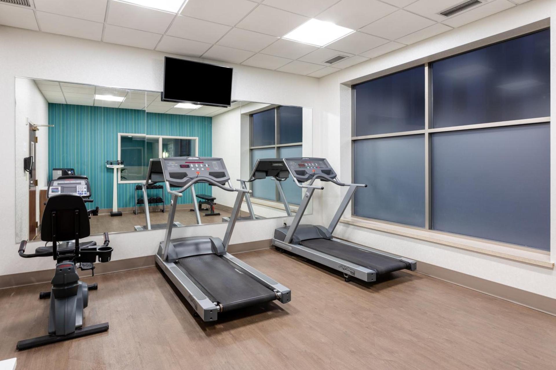 Holiday Inn Express Hotel & Suites Minneapolis-Downtown Convention Center by IHG photo 21