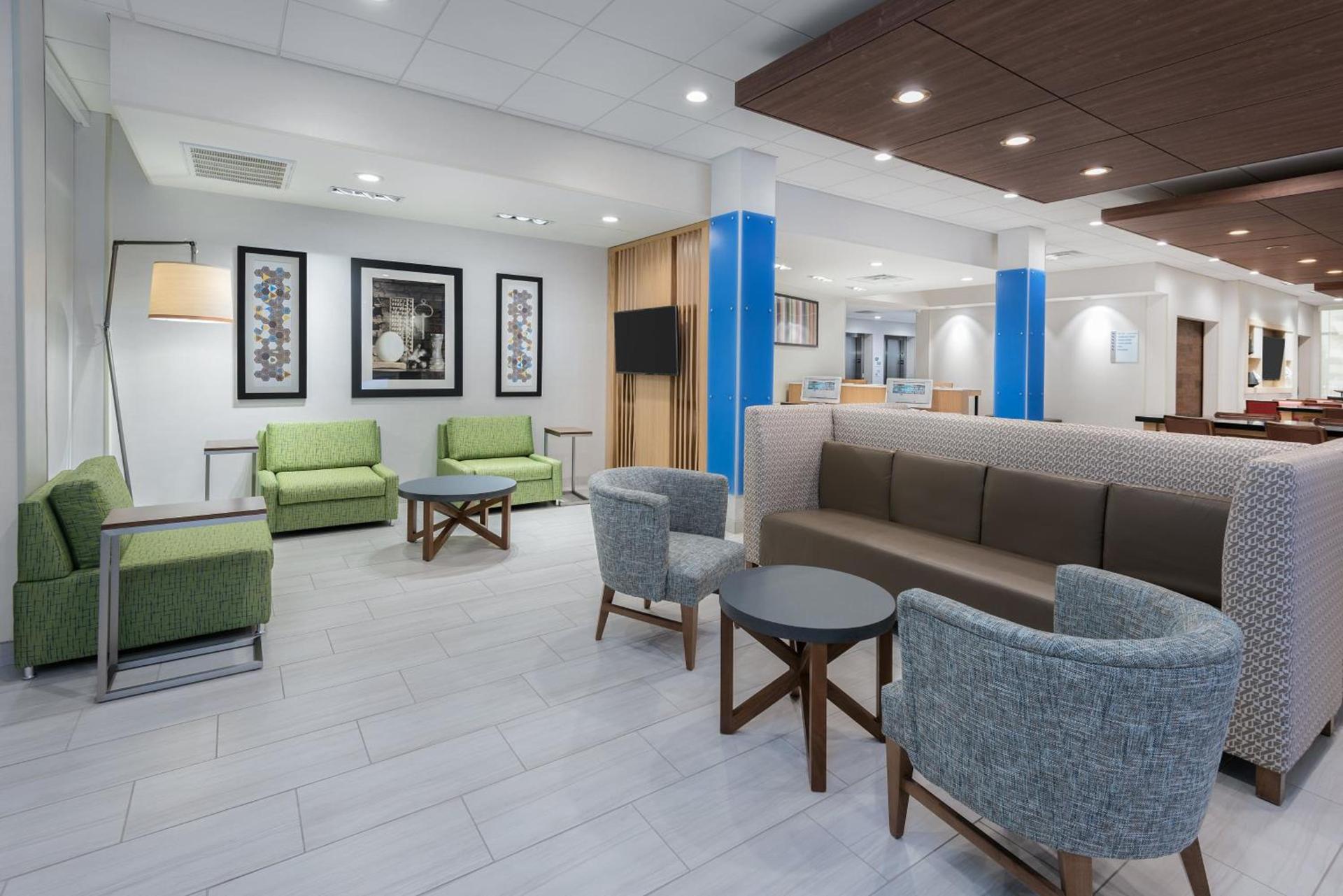 Holiday Inn Express & Suites Bryan - College Station by IHG photo 7