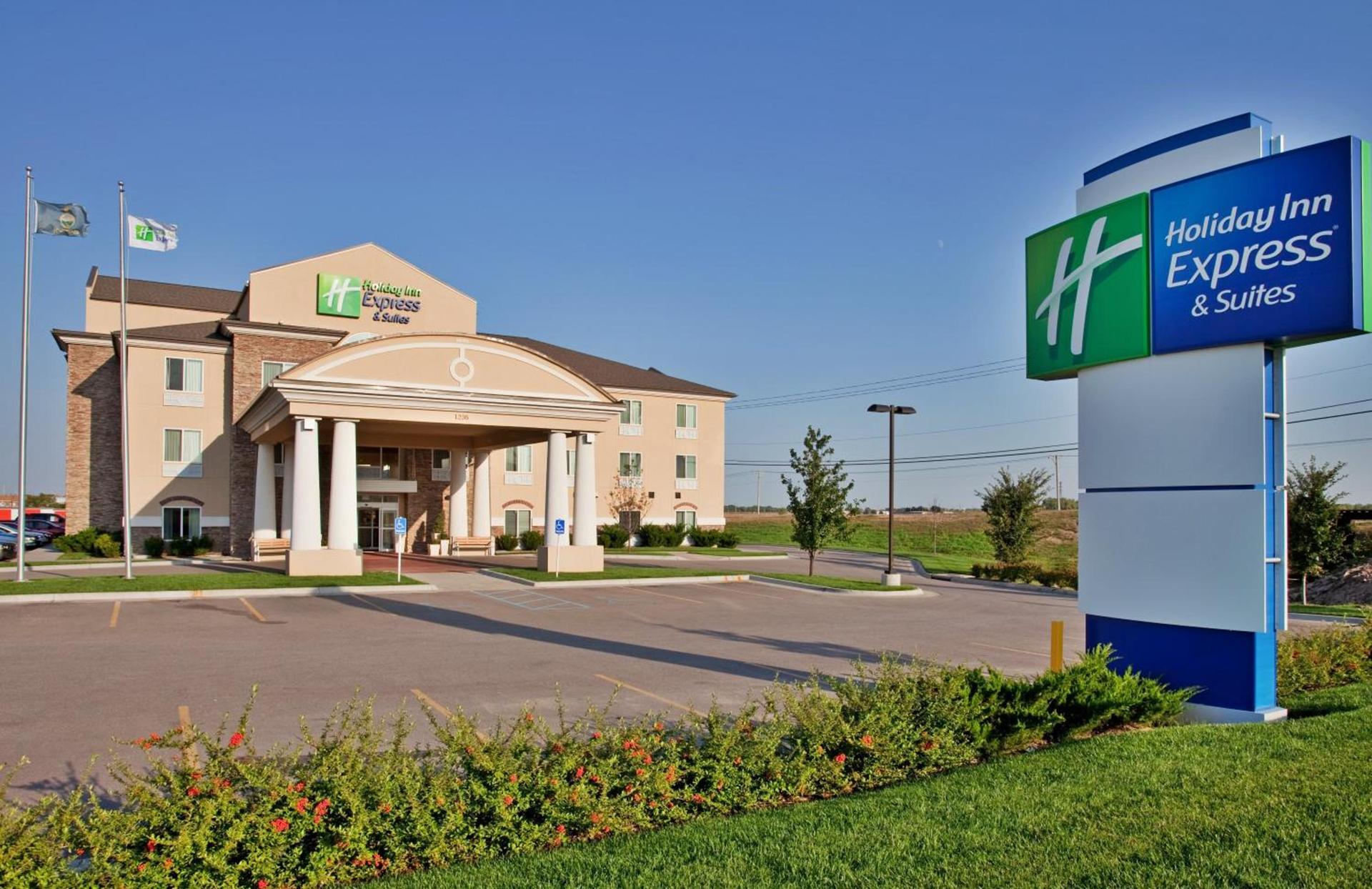 Holiday Inn Express Hotel & Suites Wichita Airport by IHG photo 1