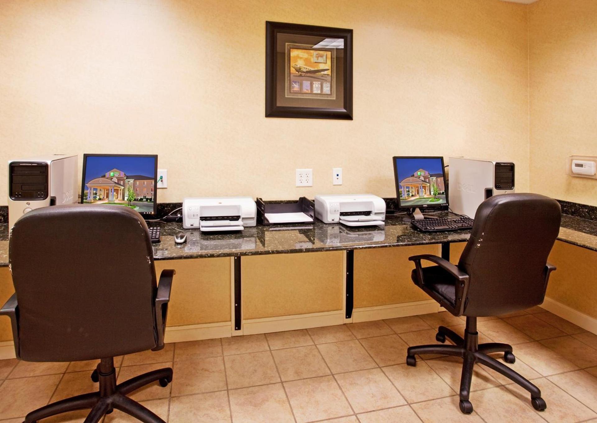 Holiday Inn Express Hotel & Suites Wichita Airport by IHG photo 7